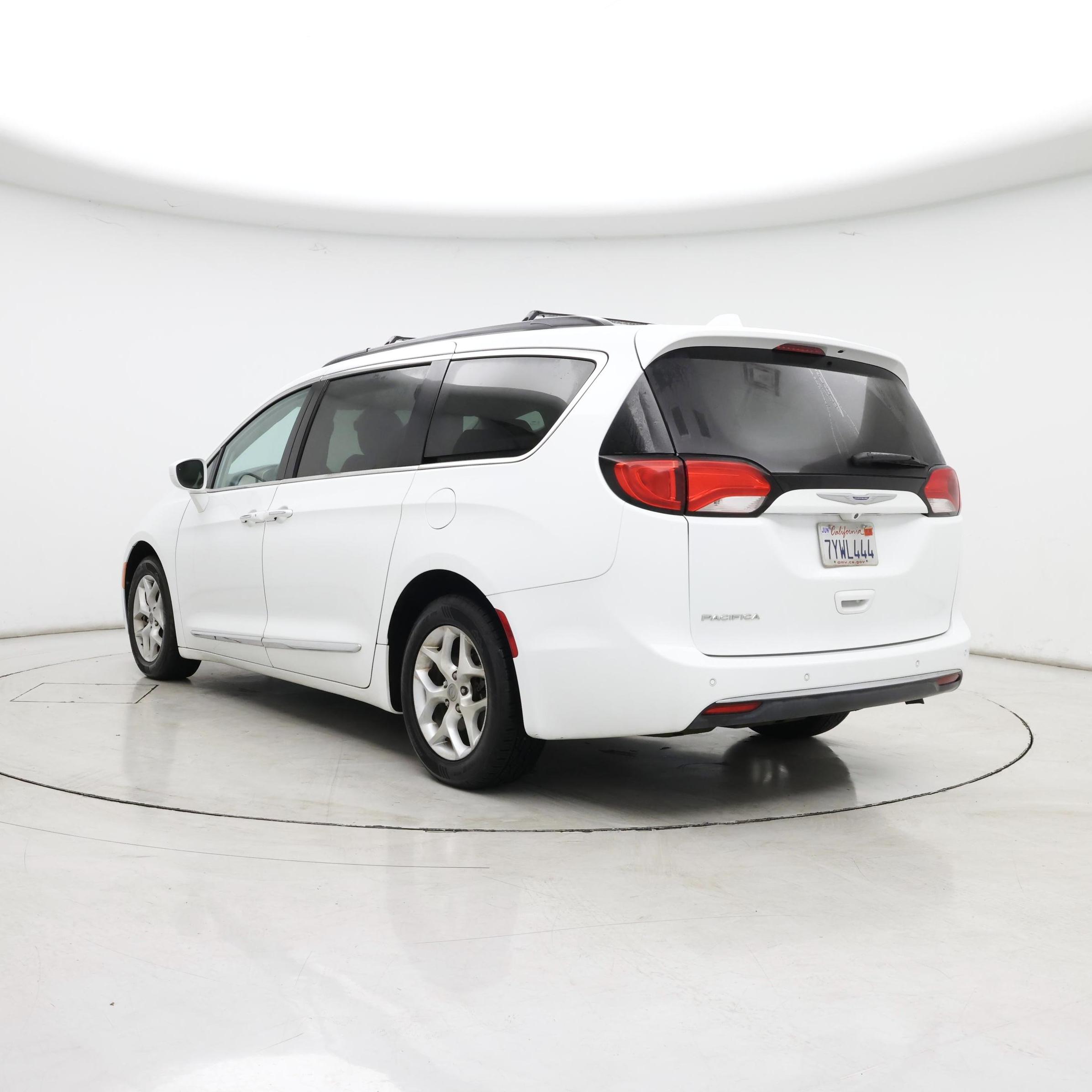 Thumbnail: 2017 Chrysler Pacifica - 2