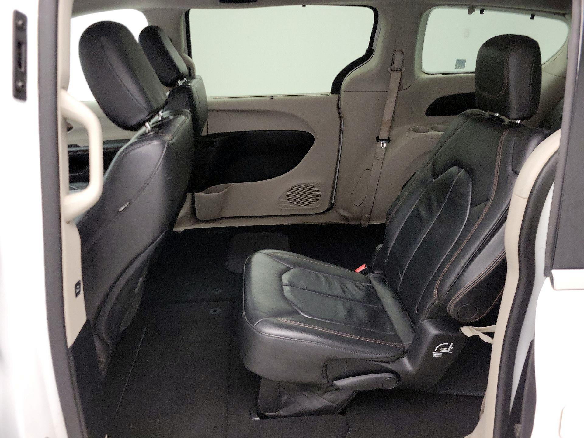 Thumbnail: 2017 Chrysler Pacifica - 19