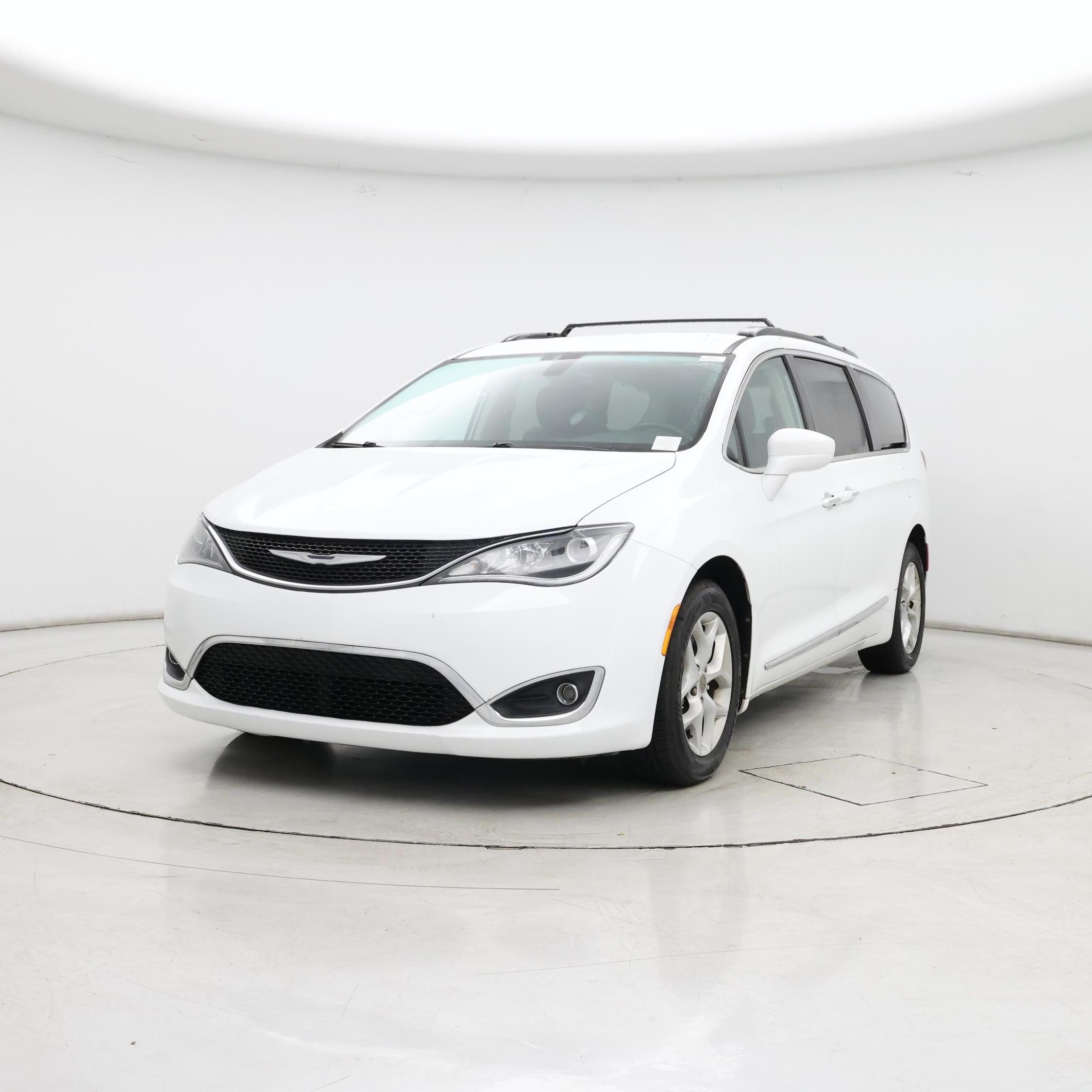 Thumbnail: 2017 Chrysler Pacifica - 4