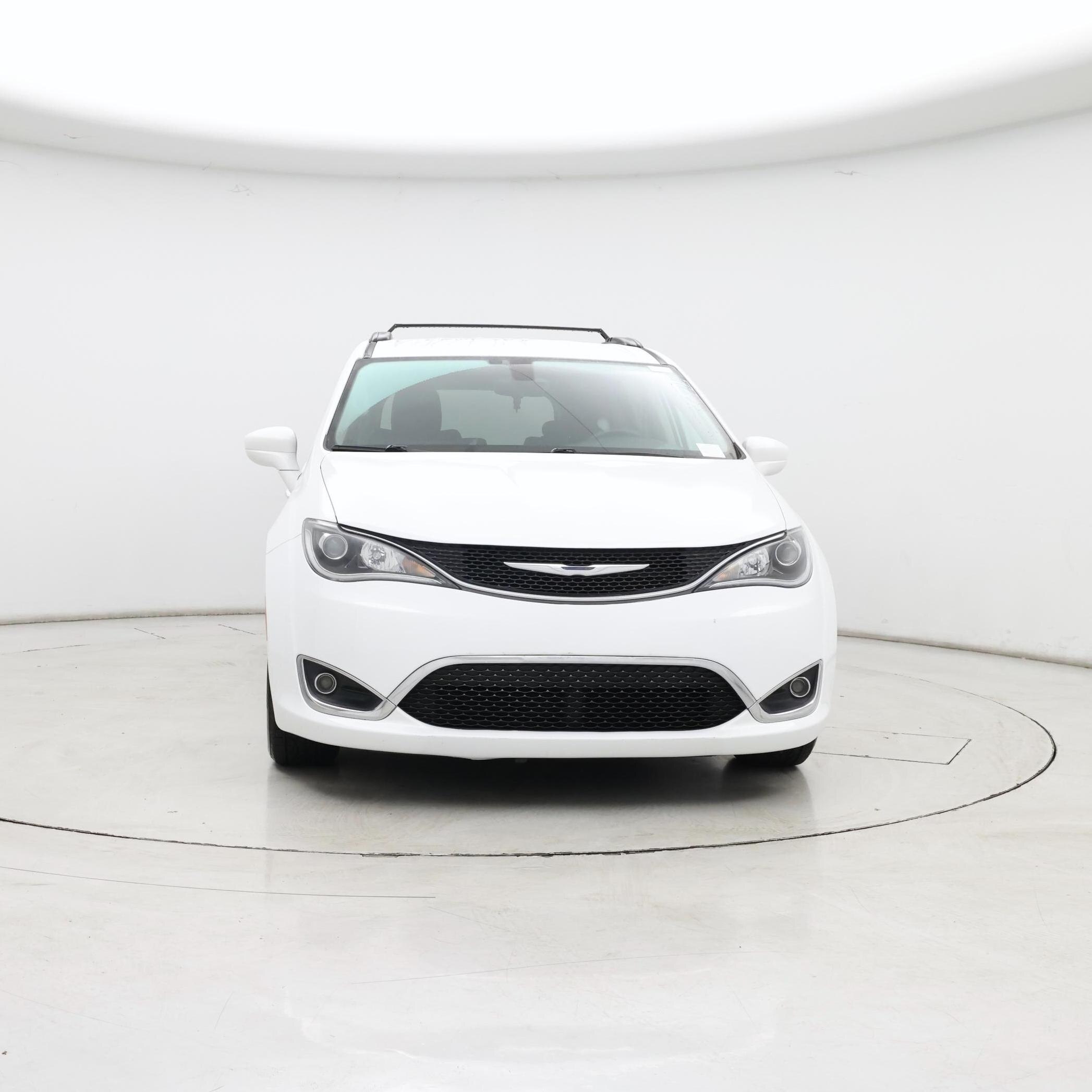 Thumbnail: 2017 Chrysler Pacifica - 5