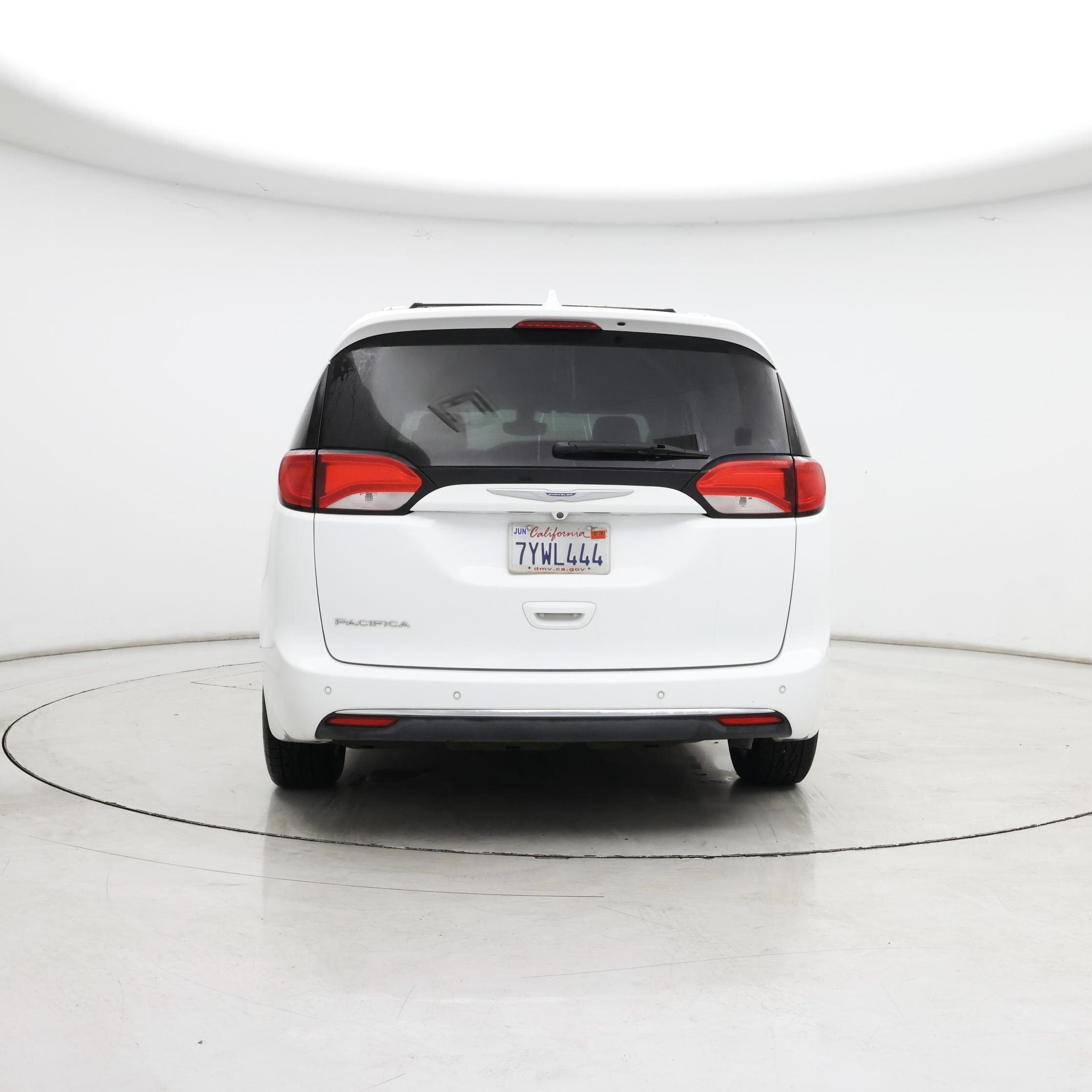 Thumbnail: 2017 Chrysler Pacifica - 6