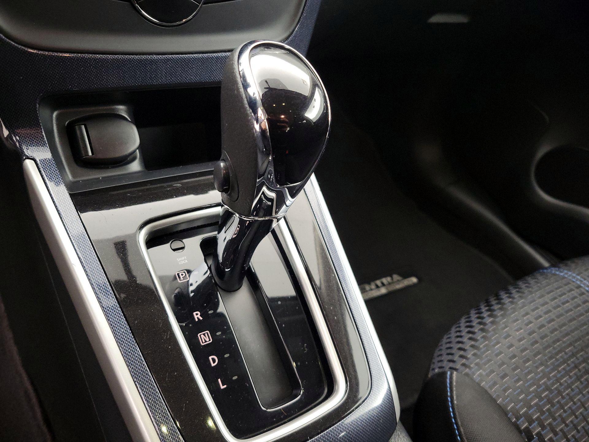 Thumbnail: 2018 Nissan Sentra - 17