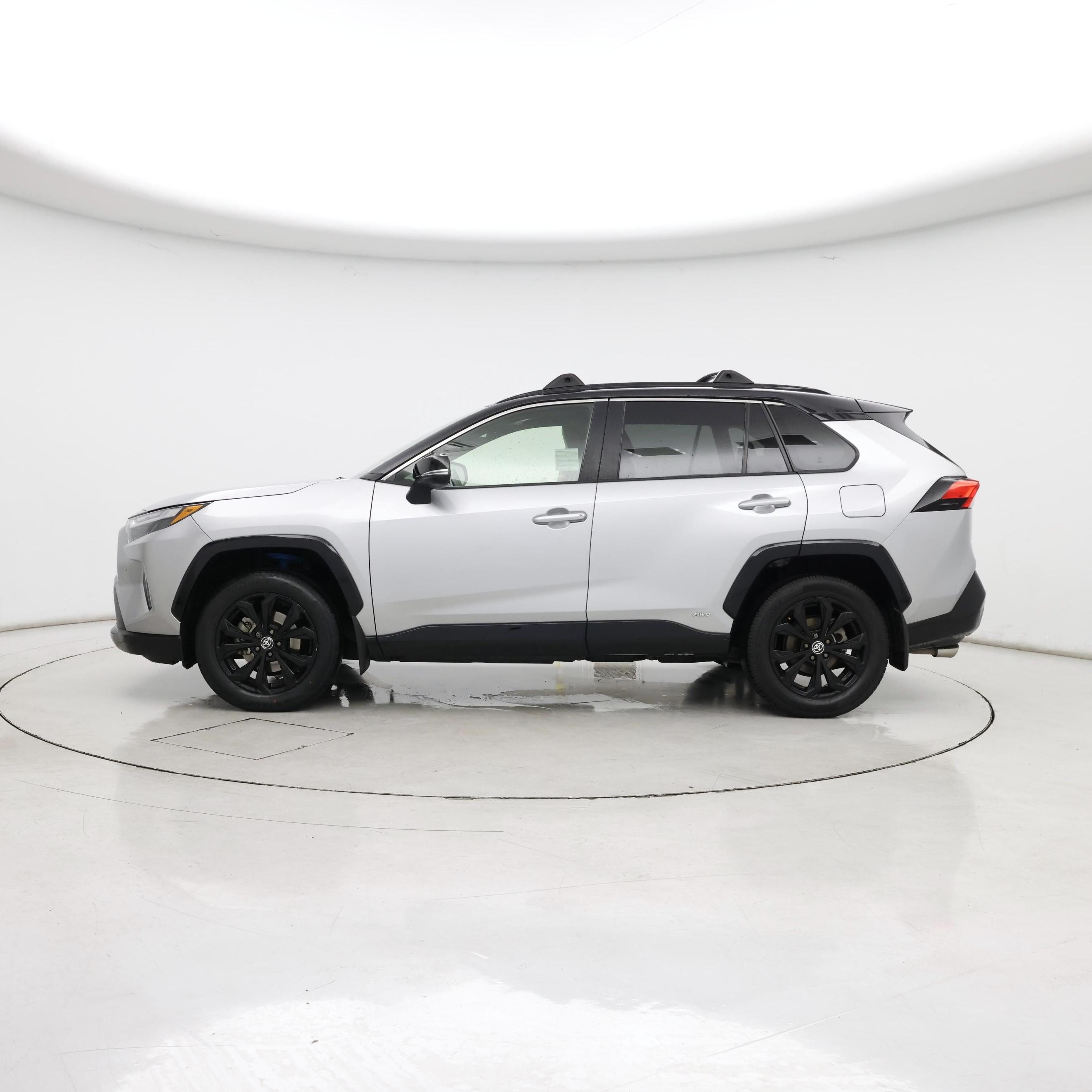 Thumbnail: 2022 Toyota RAV4 - 3