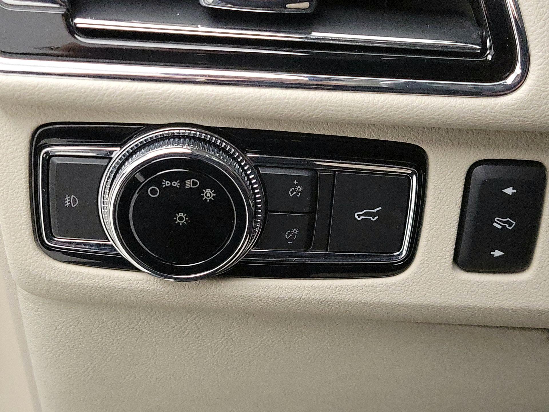 Thumbnail: 2019 Lincoln Navigator - 13