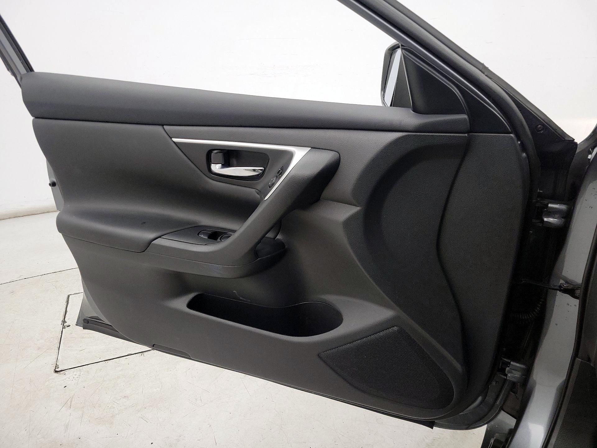 Thumbnail: 2018 Nissan Altima - 12