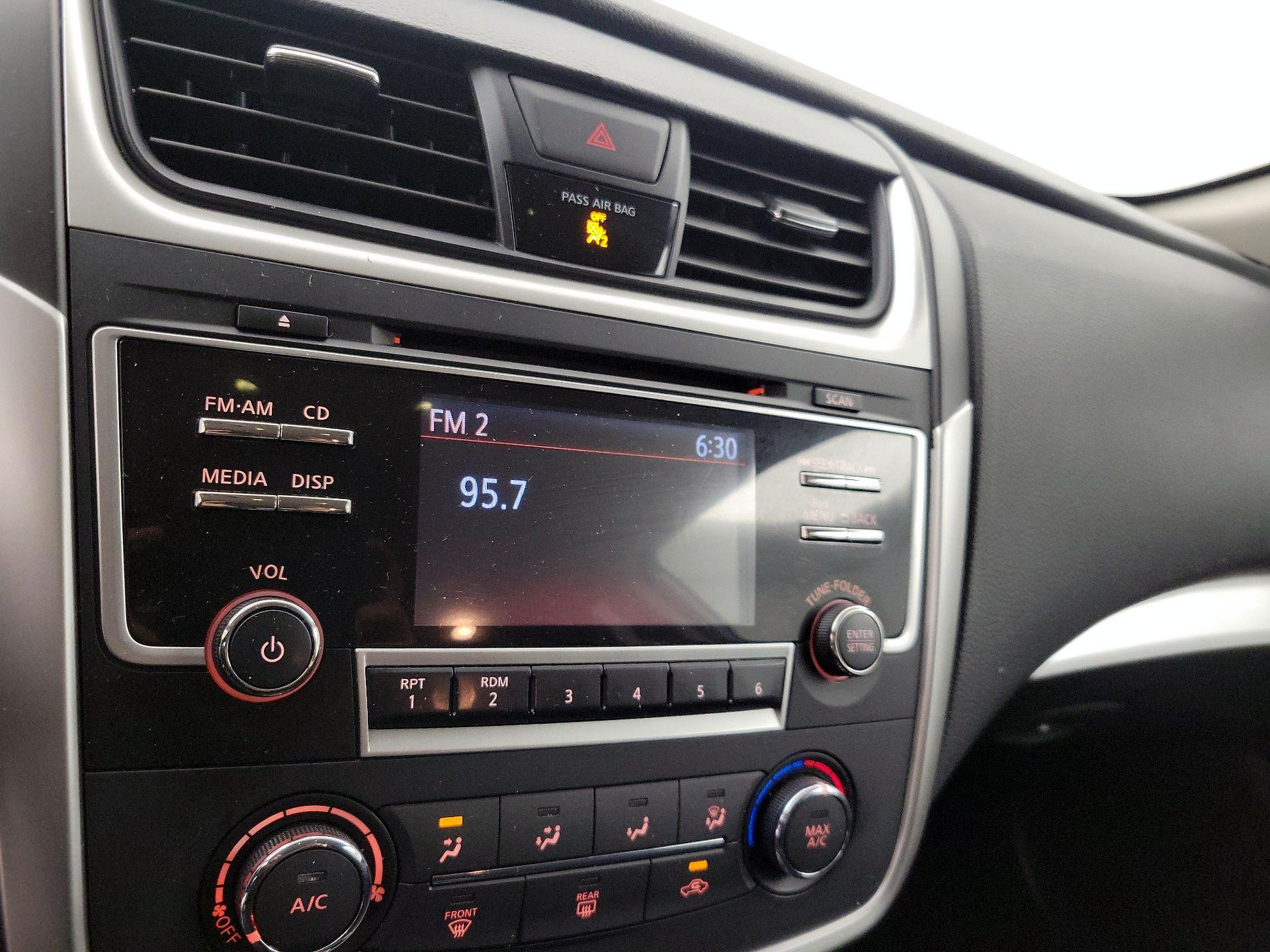 Thumbnail: 2018 Nissan Altima - 15