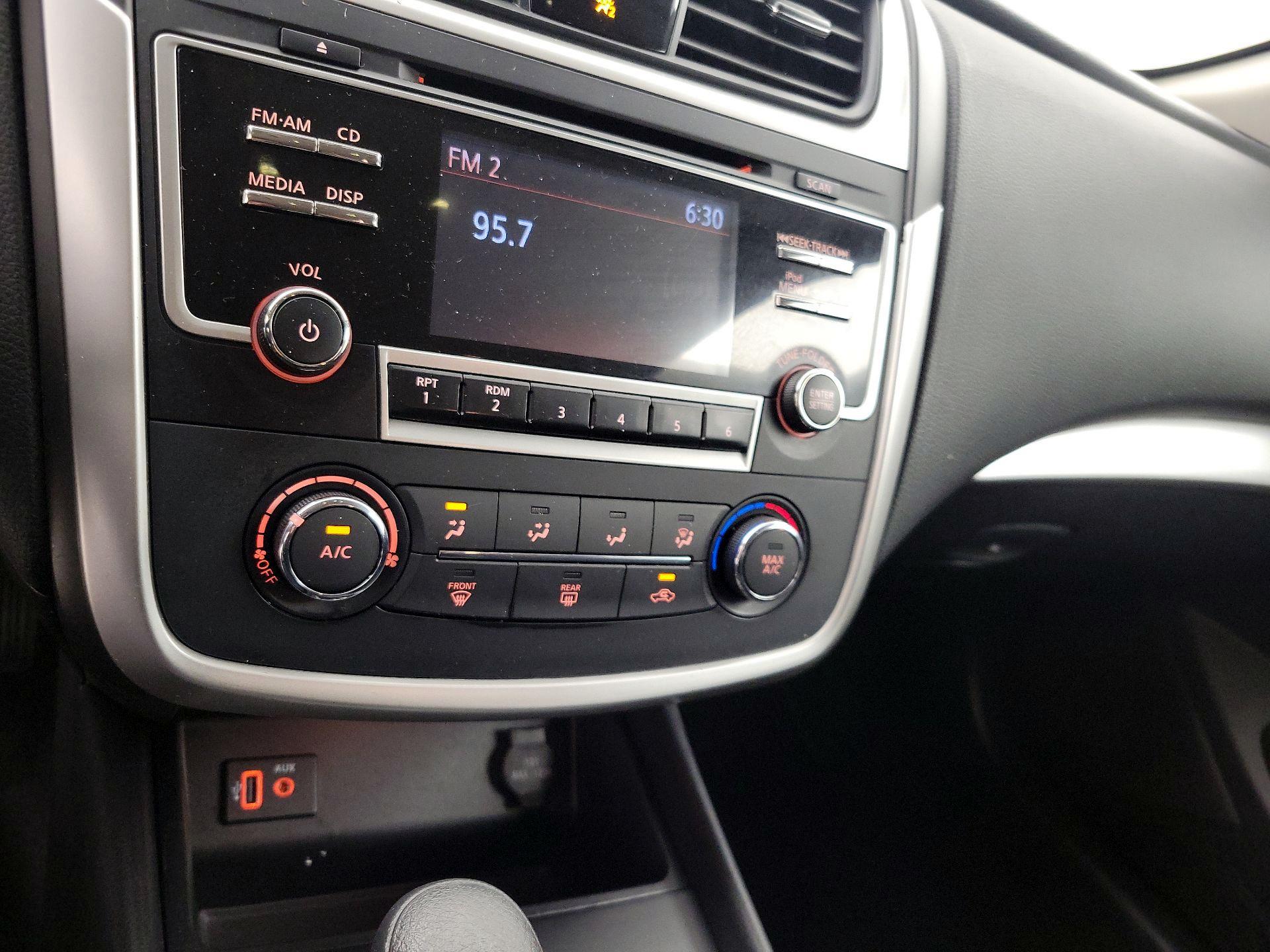 Thumbnail: 2018 Nissan Altima - 16