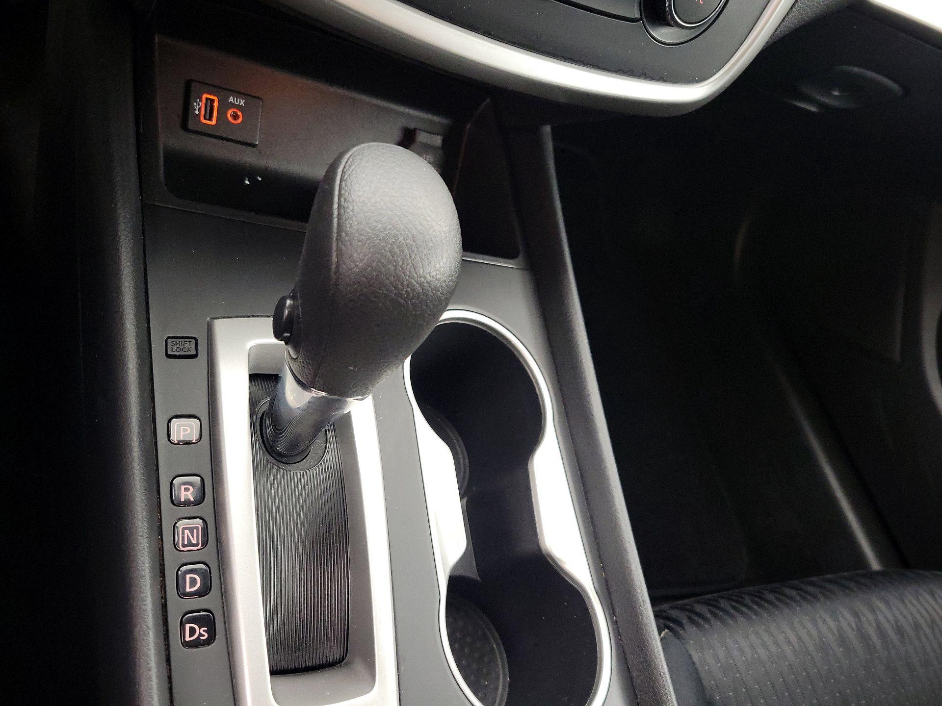 Thumbnail: 2018 Nissan Altima - 17