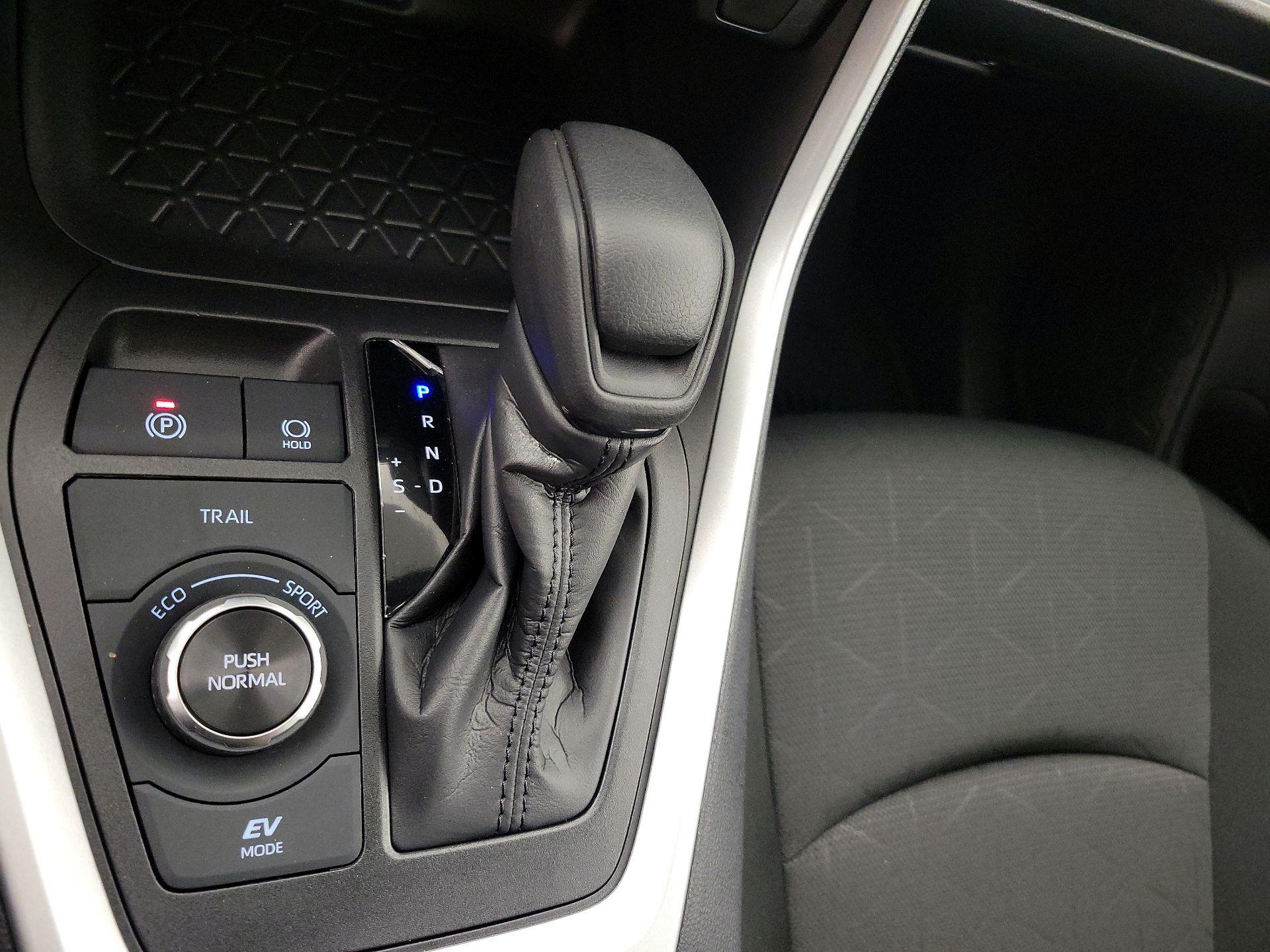 Thumbnail: 2025 Toyota RAV4 - 17