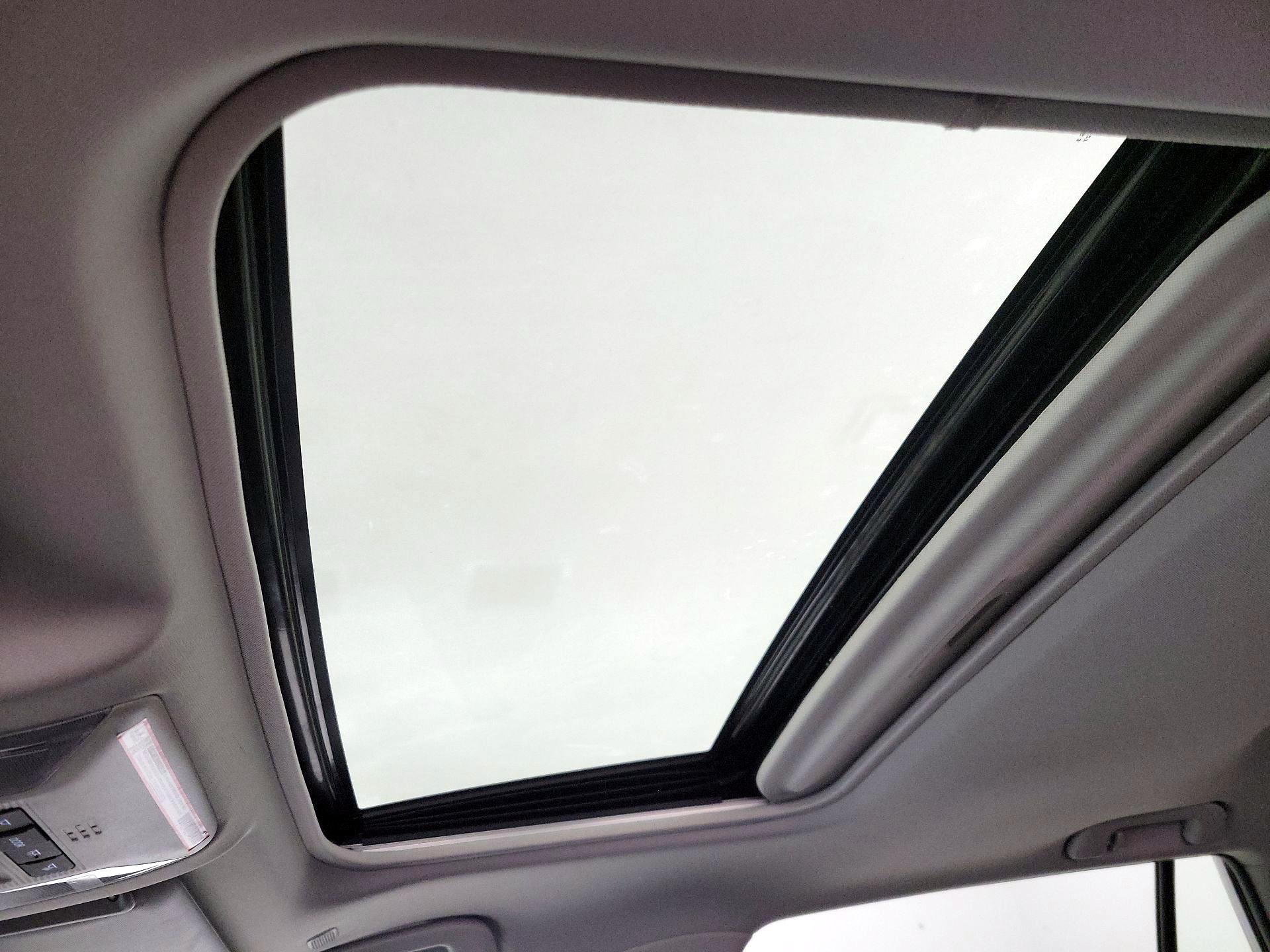 Thumbnail: 2025 Toyota RAV4 - 19