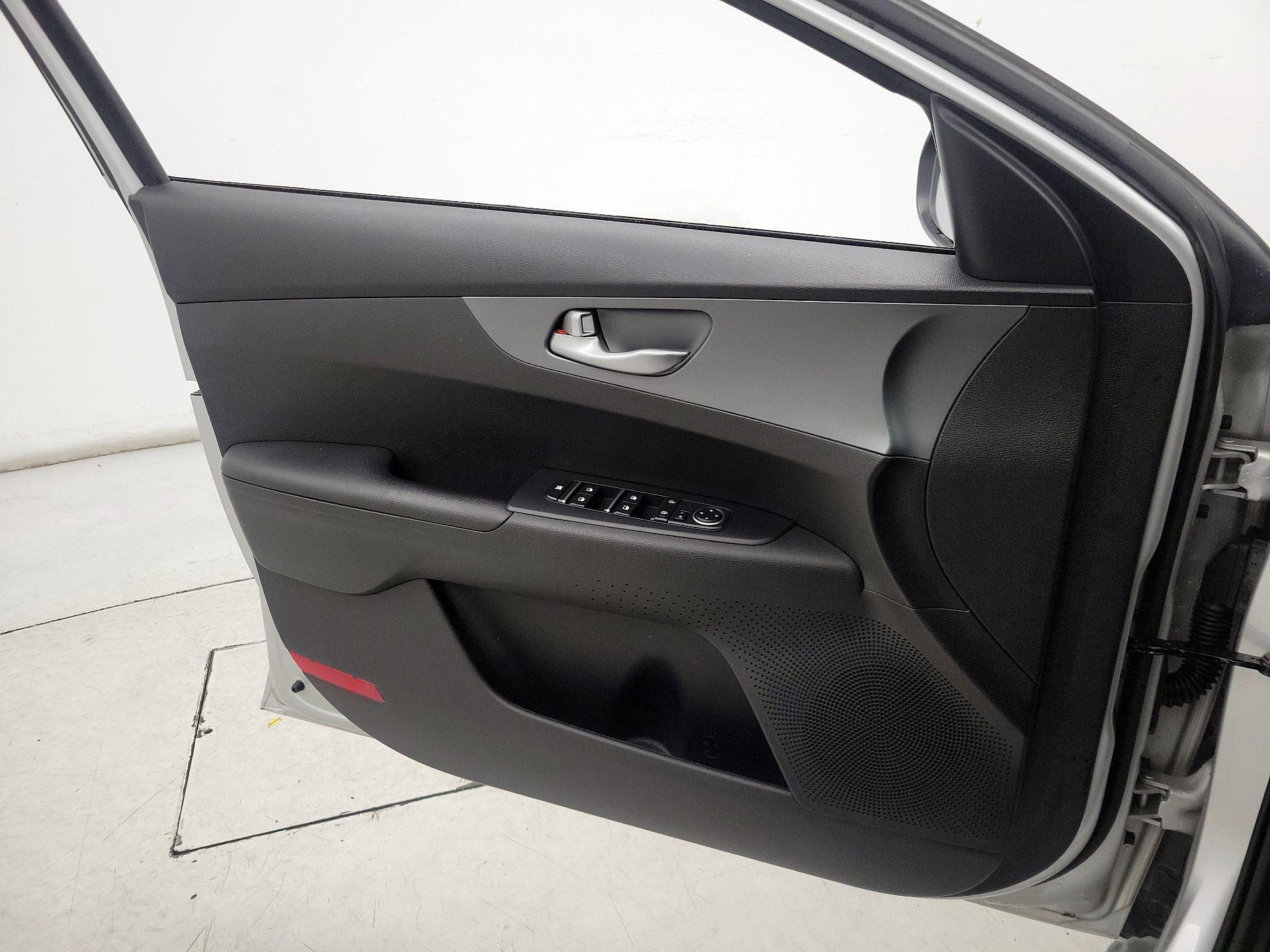 Thumbnail: 2020 Kia Forte - 12