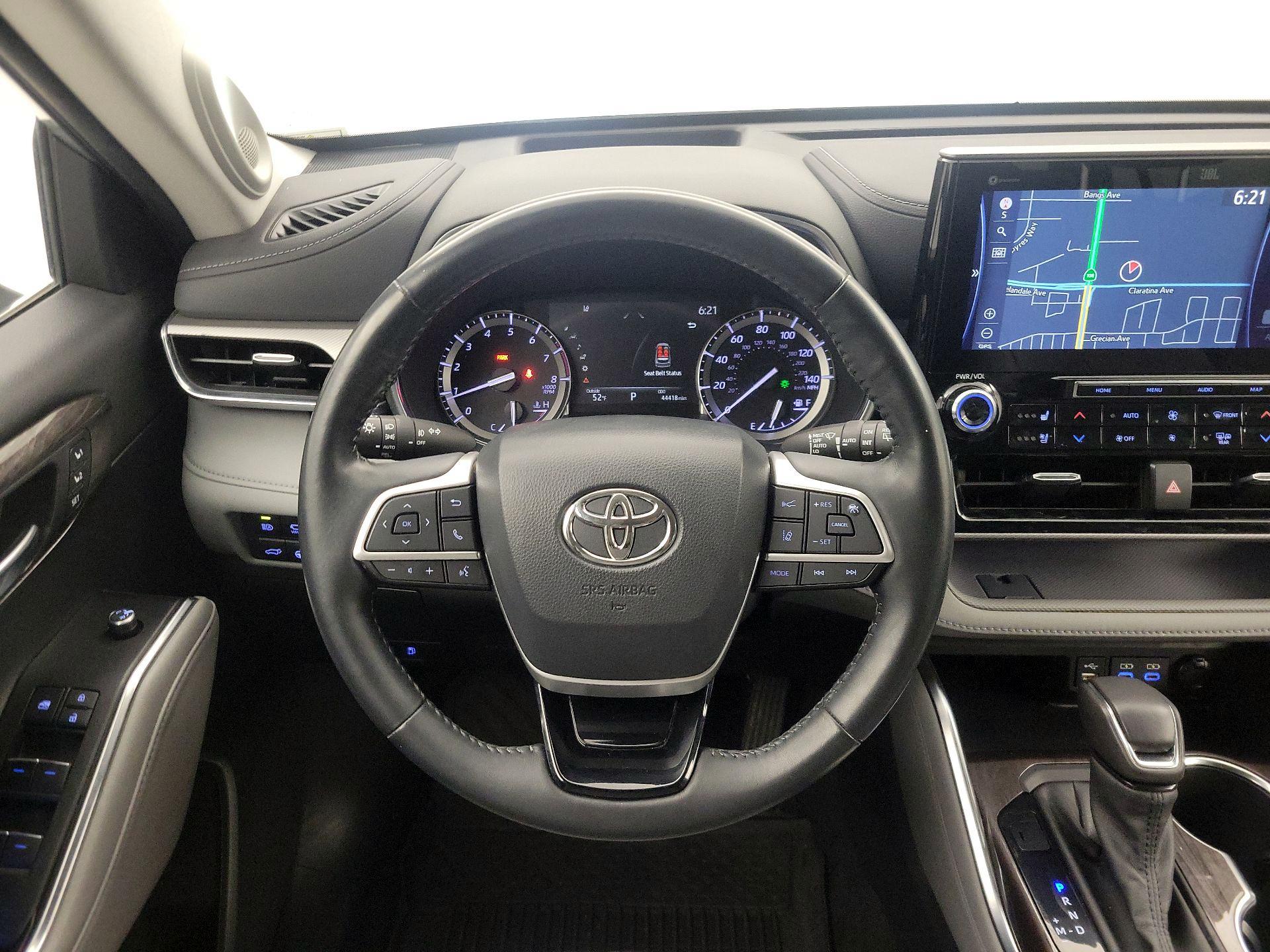 Thumbnail: 2022 Toyota Highlander - 10