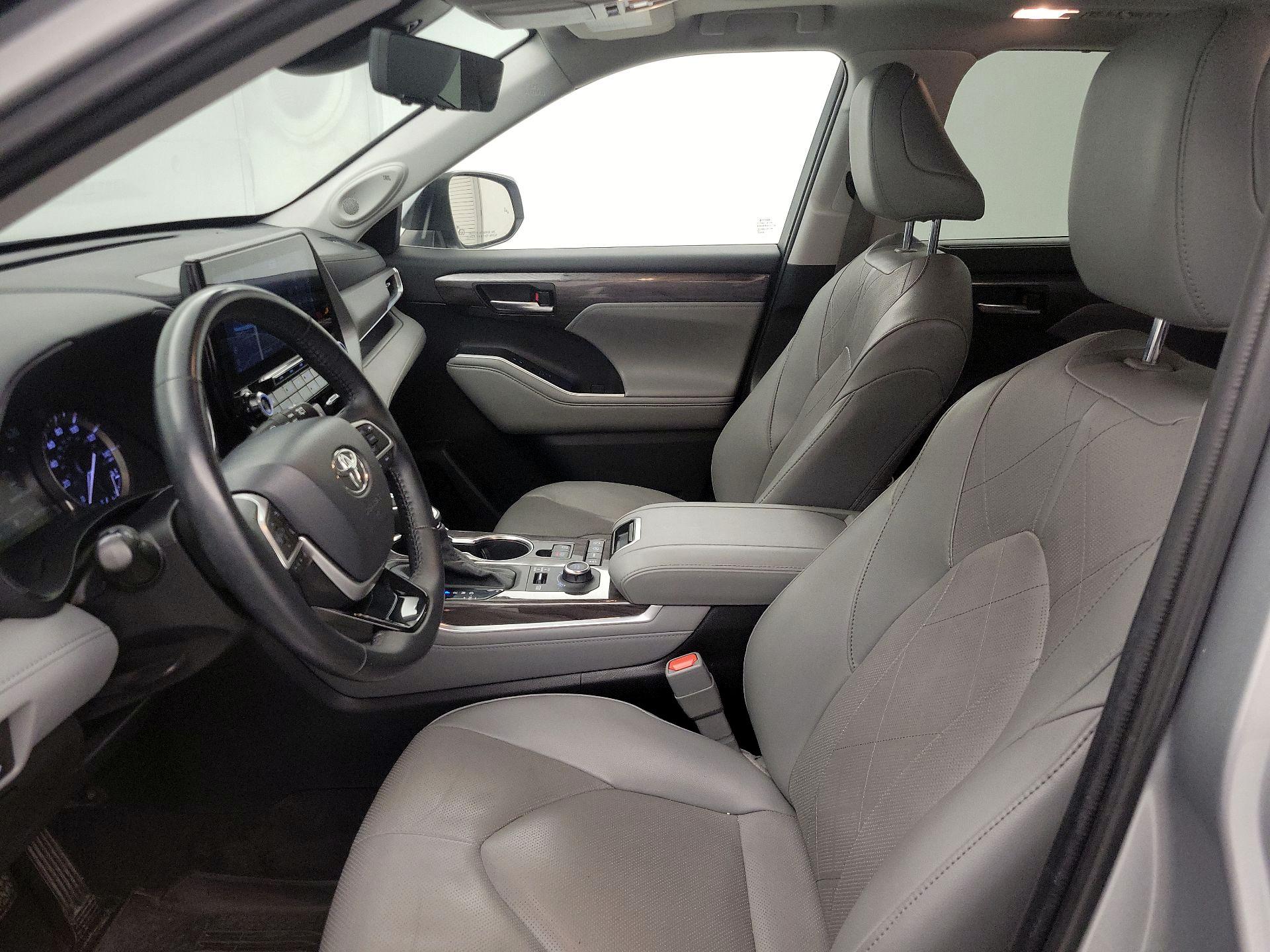 Thumbnail: 2022 Toyota Highlander - 11