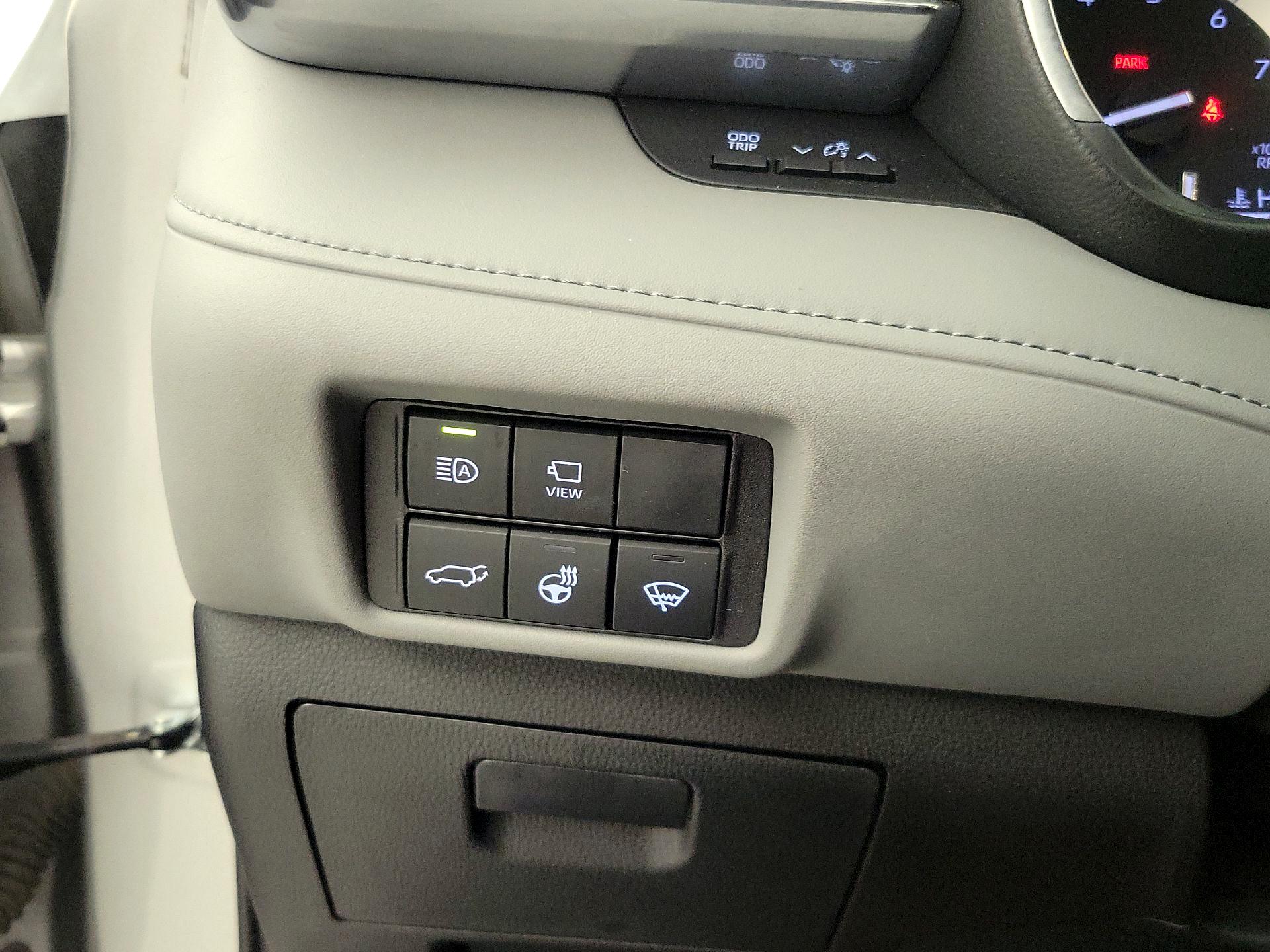 Thumbnail: 2022 Toyota Highlander - 13