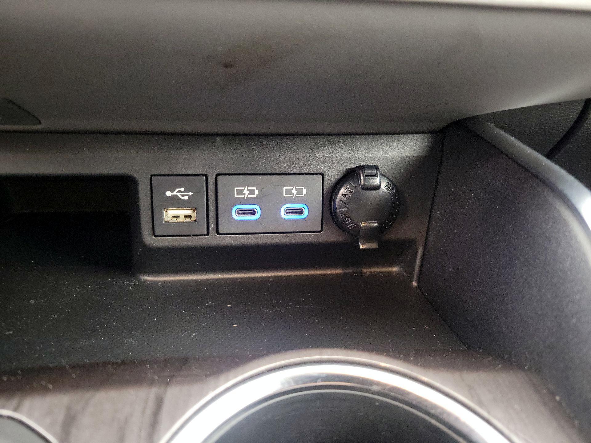 Thumbnail: 2022 Toyota Highlander - 19