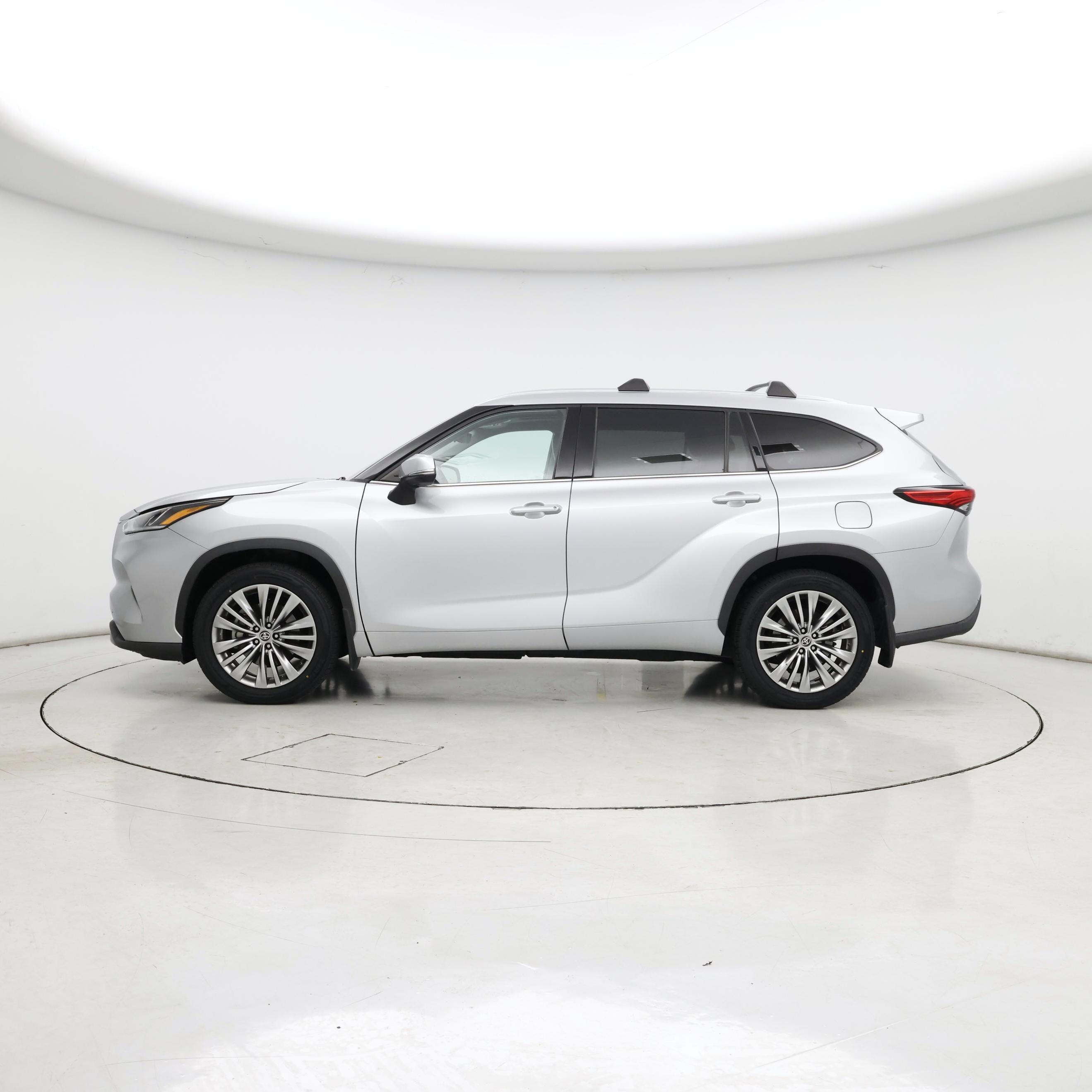 Thumbnail: 2022 Toyota Highlander - 3