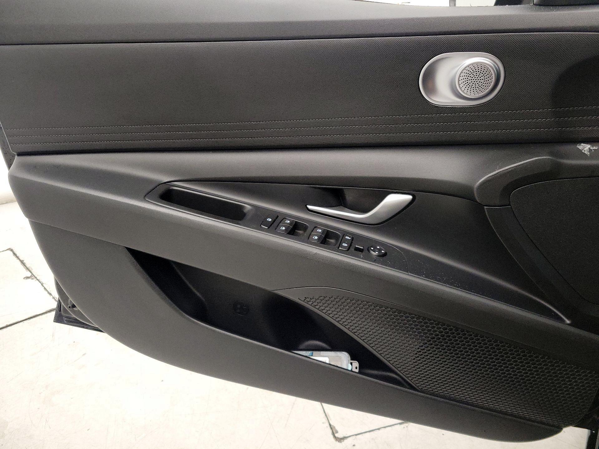 Thumbnail: 2022 Hyundai Elantra - 12