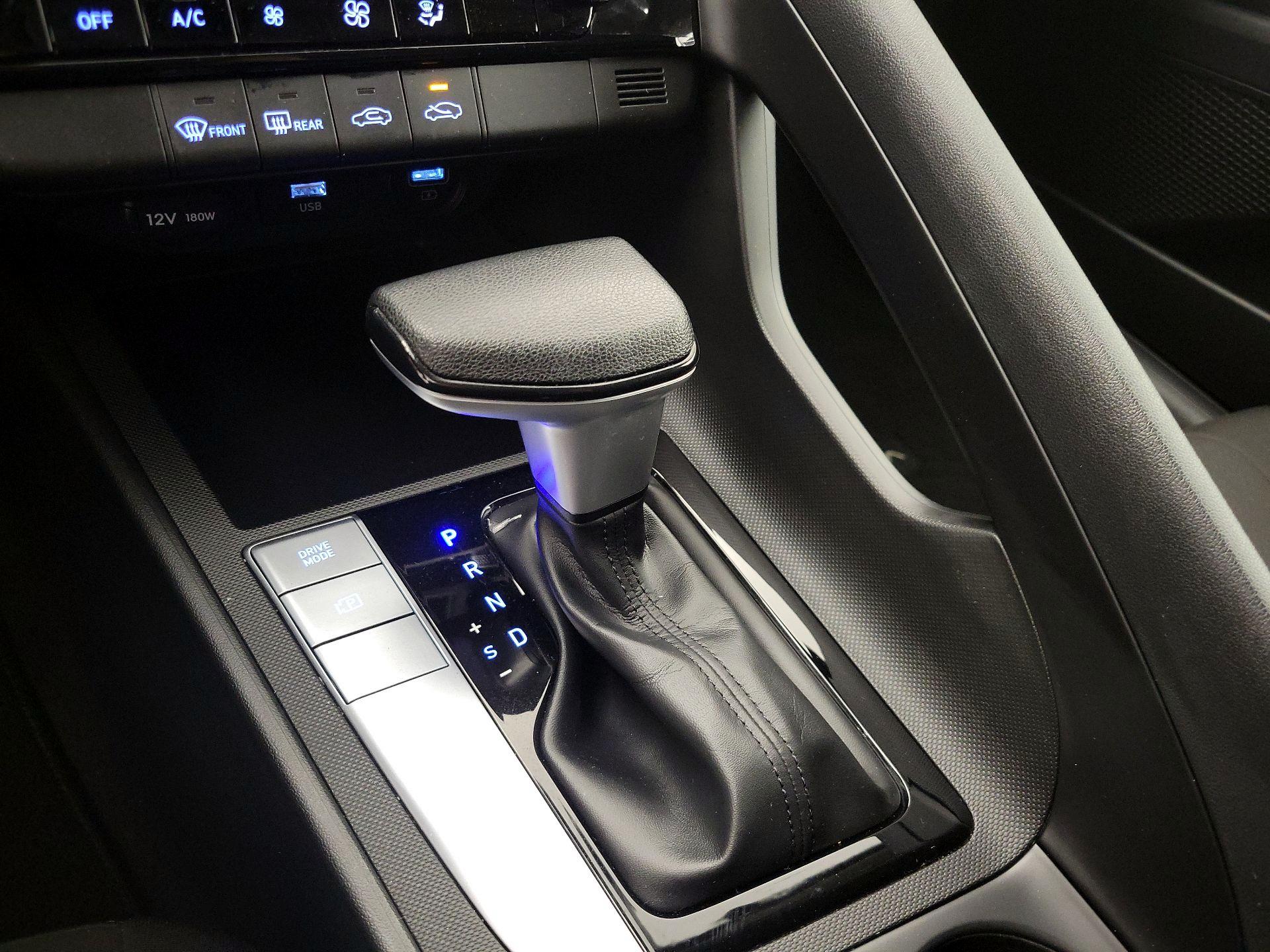 Thumbnail: 2022 Hyundai Elantra - 17