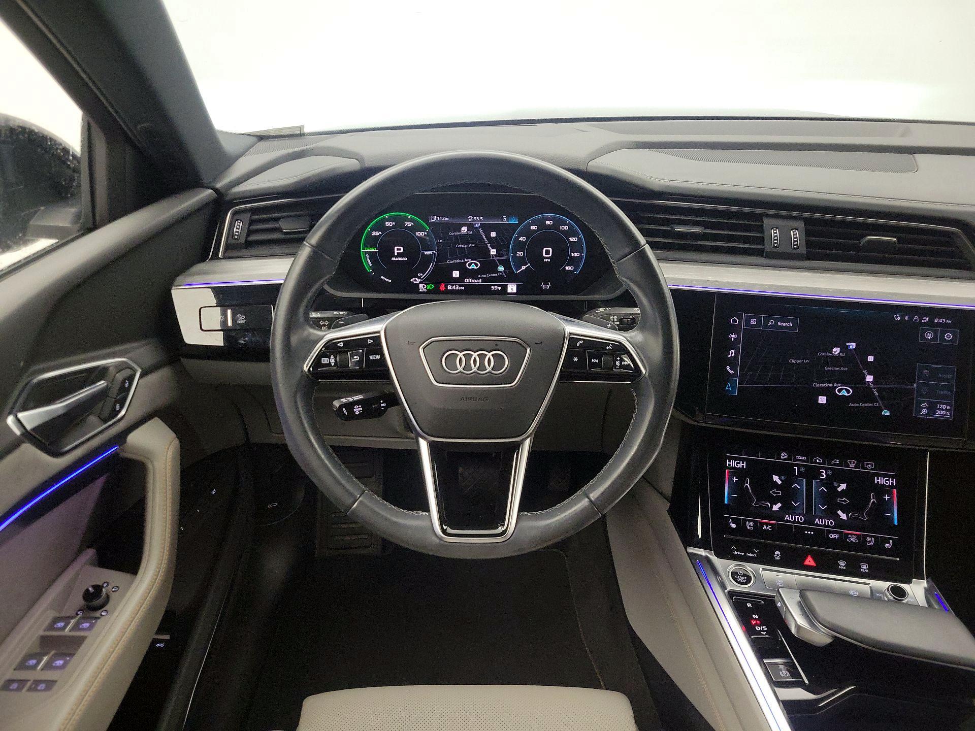 Thumbnail: 2022 Audi e-tron - 10