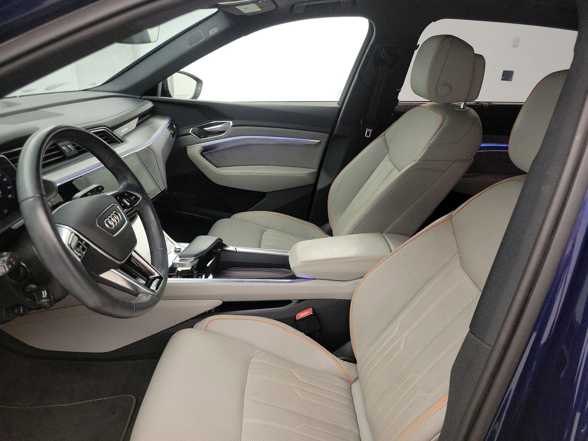 Thumbnail: 2022 Audi e-tron - 11