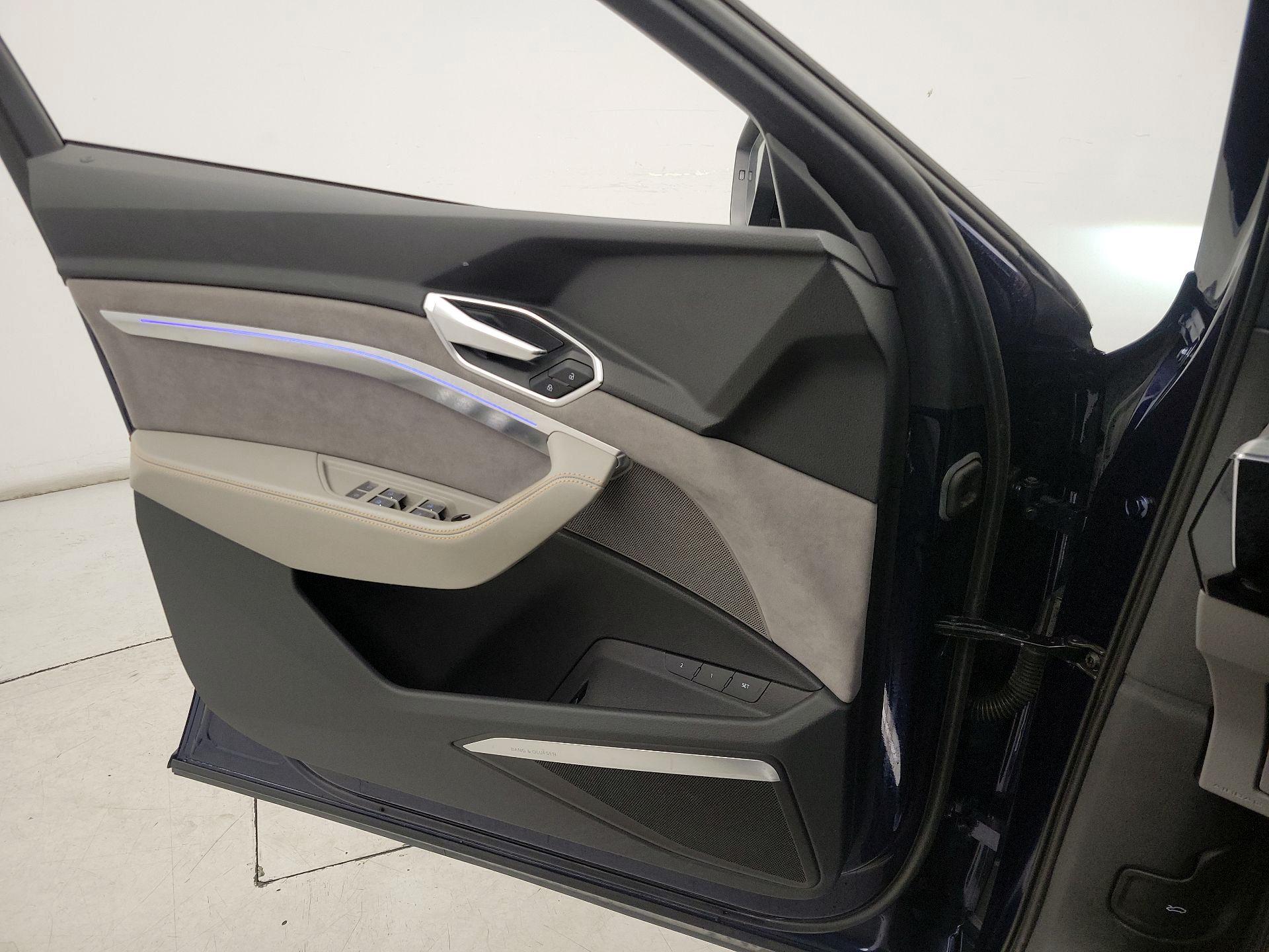 Thumbnail: 2022 Audi e-tron - 12