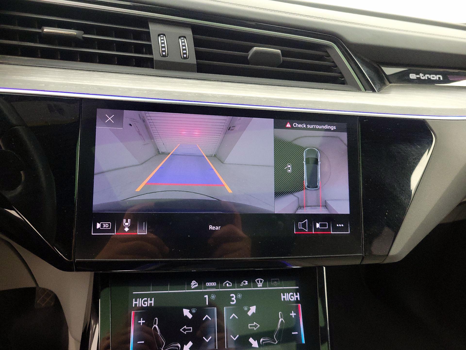 Thumbnail: 2022 Audi e-tron - 15