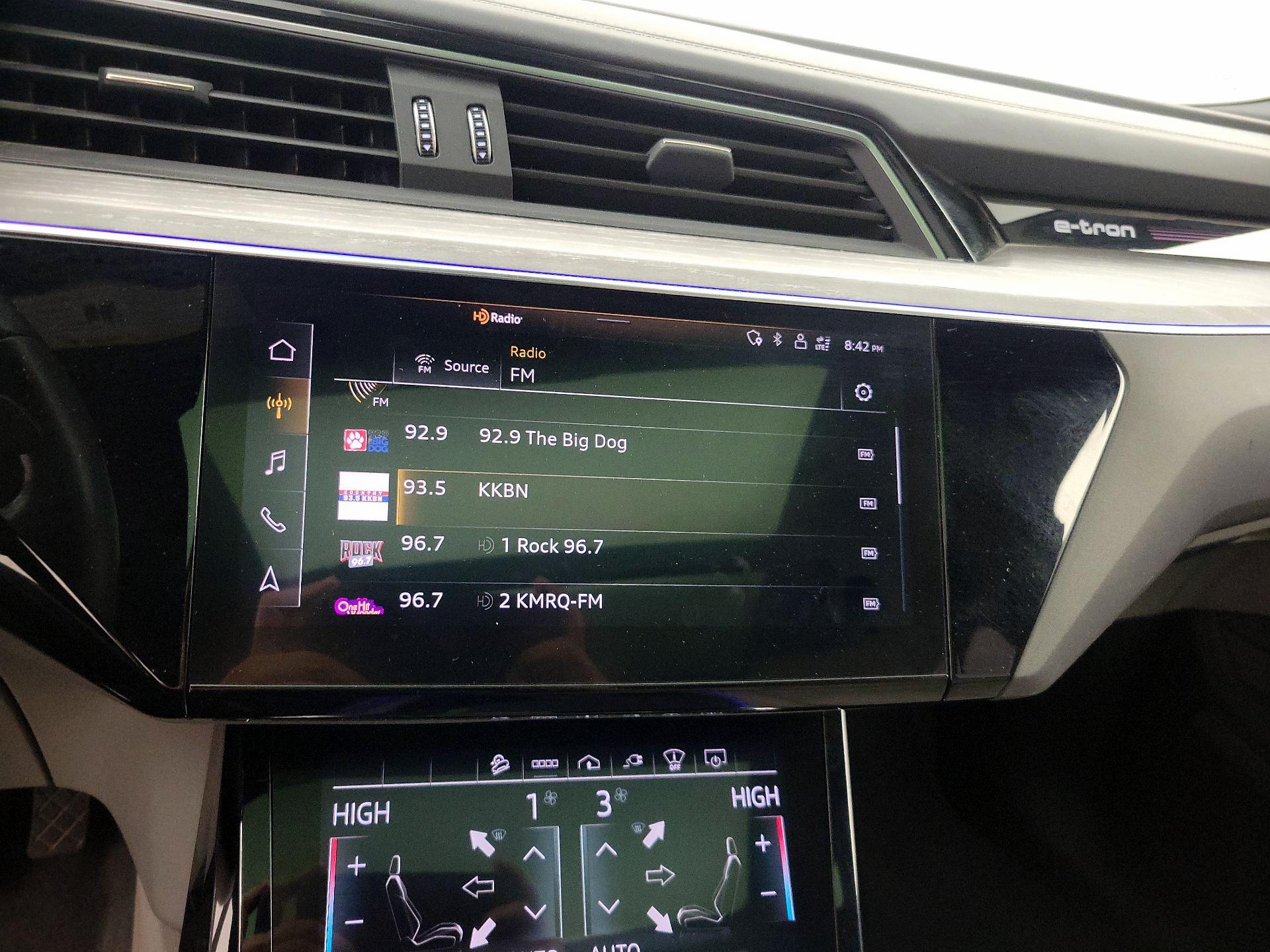 Thumbnail: 2022 Audi e-tron - 16