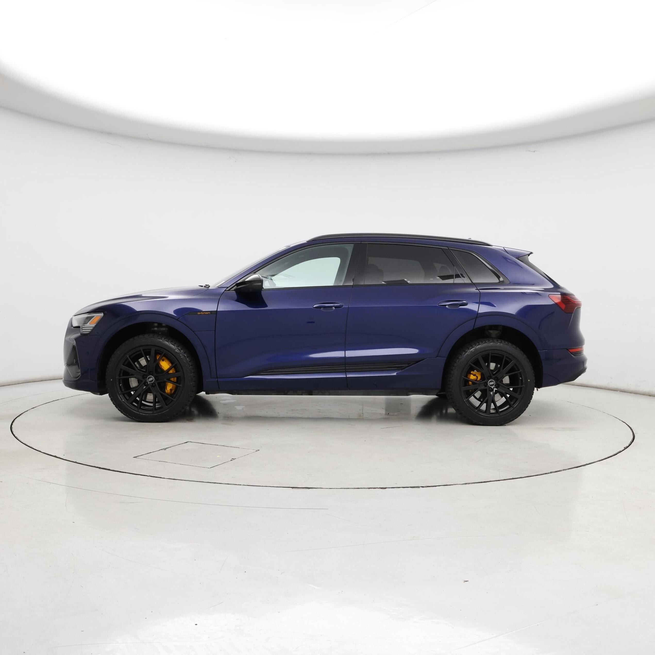 Thumbnail: 2022 Audi e-tron - 3