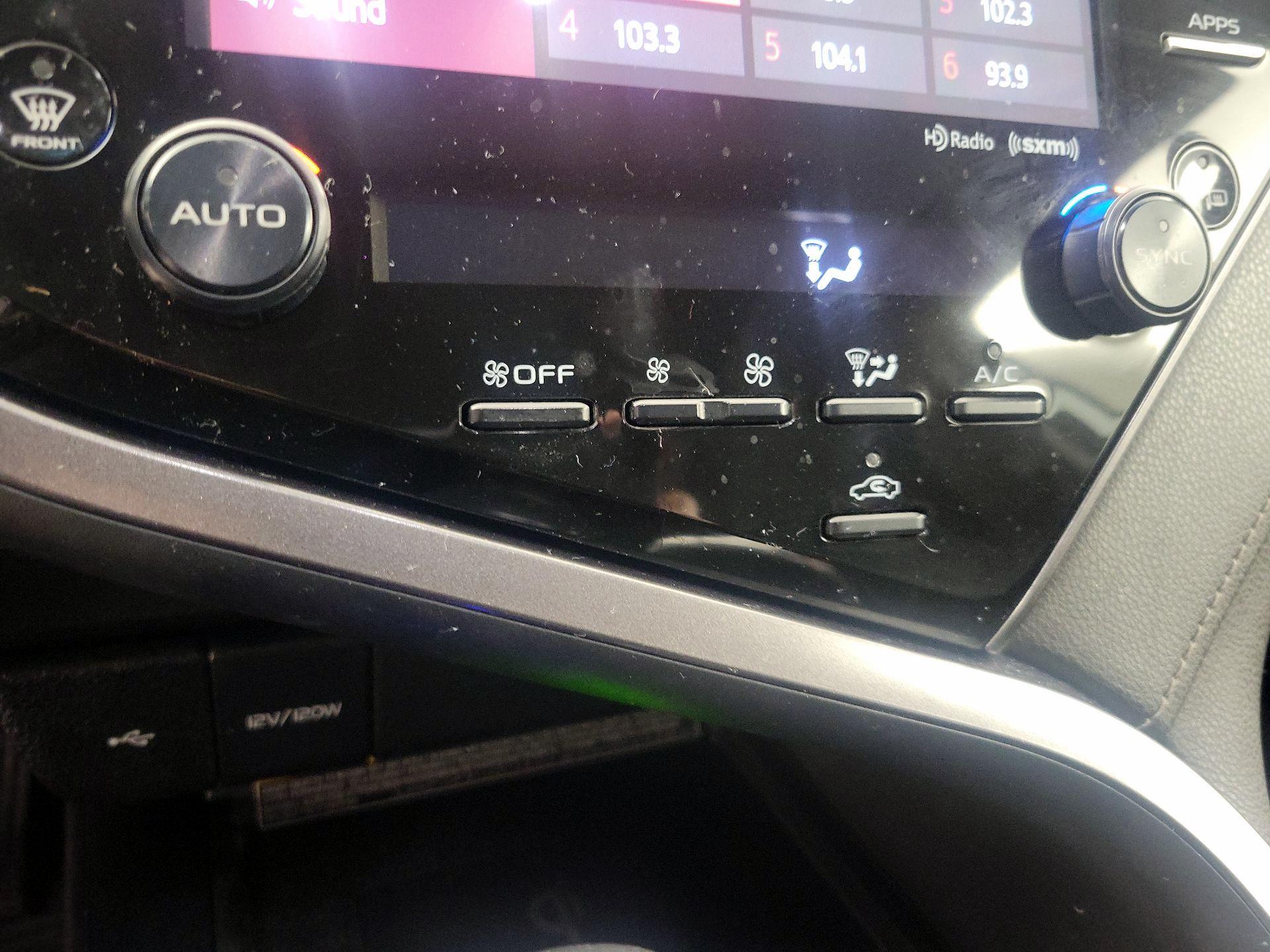 Thumbnail: 2020 Toyota Camry - 16