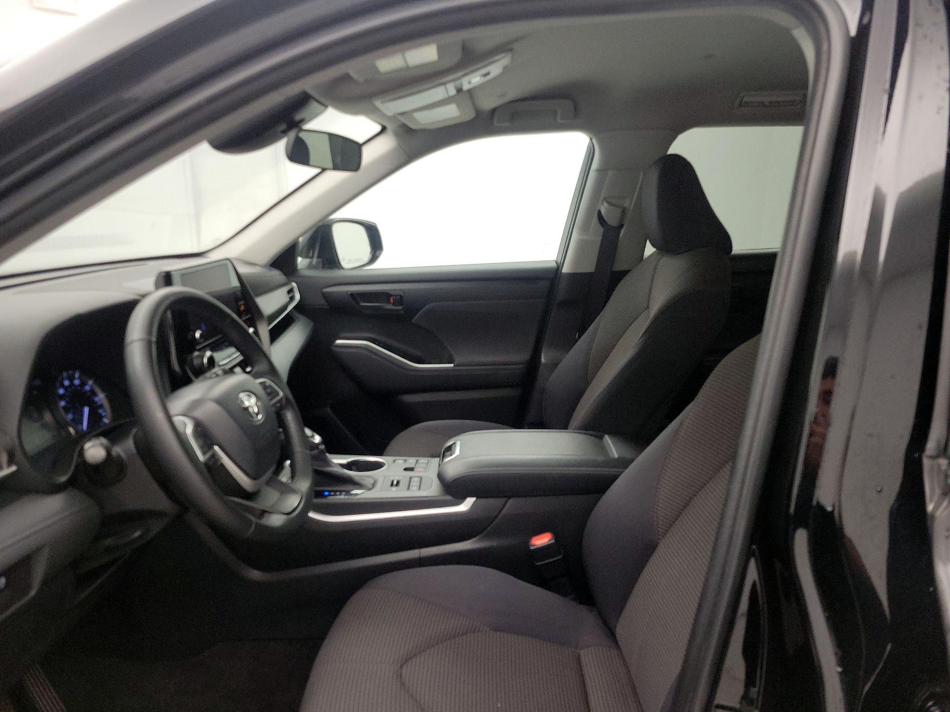 Thumbnail: 2023 Toyota Highlander - 11