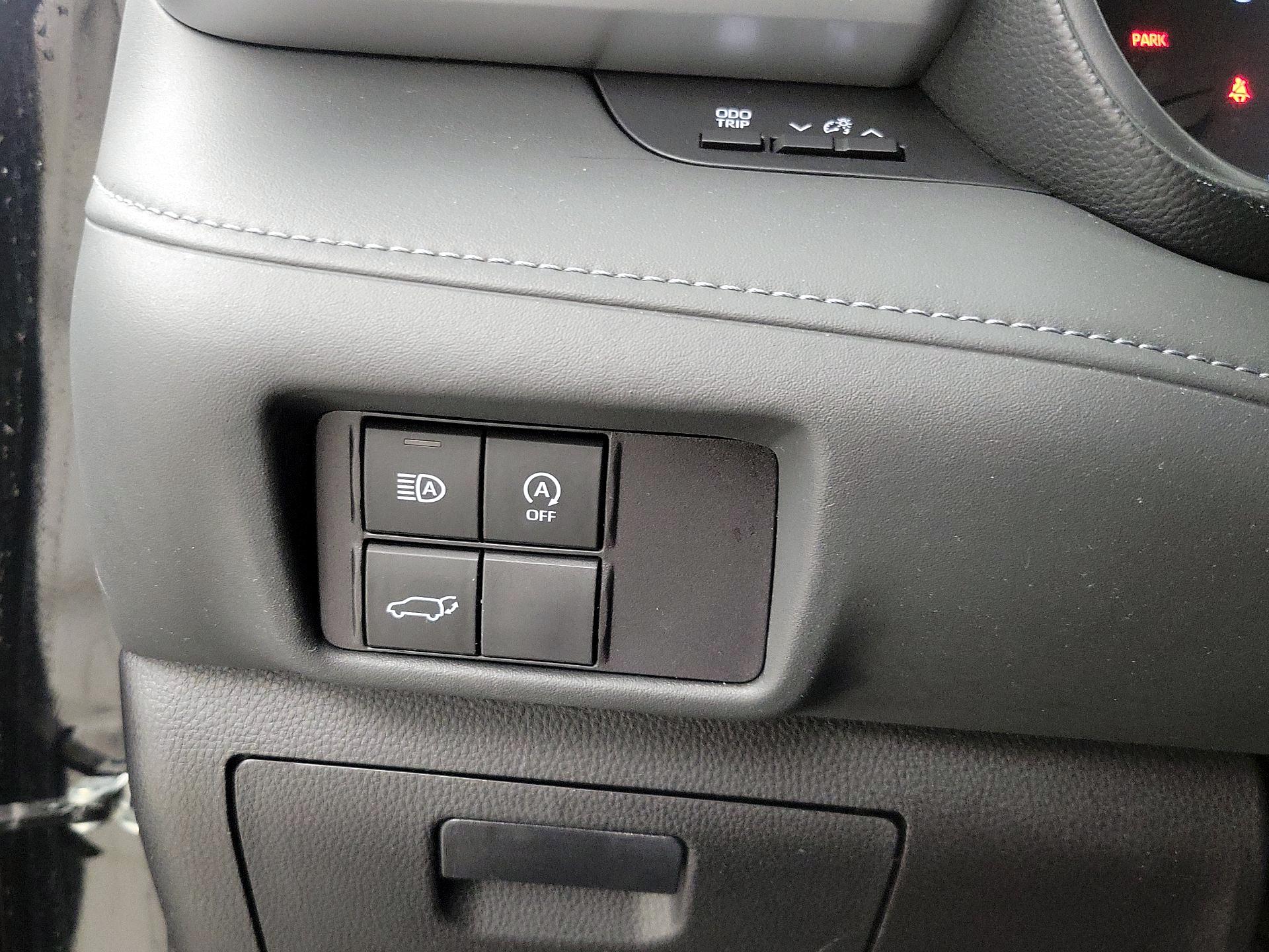 Thumbnail: 2023 Toyota Highlander - 13