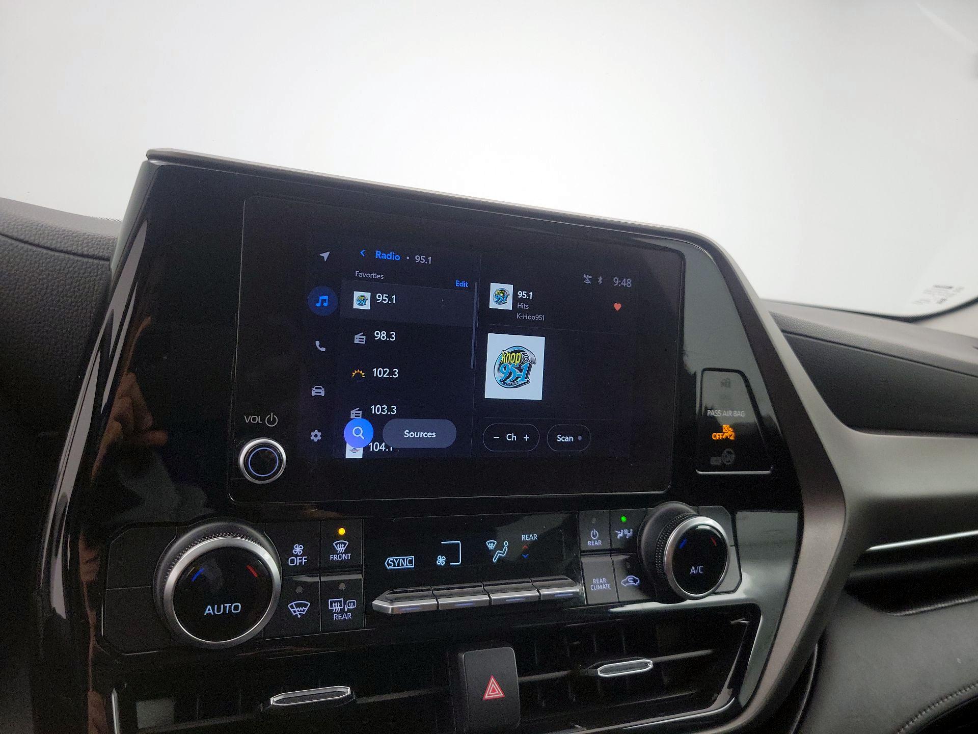 Thumbnail: 2023 Toyota Highlander - 15