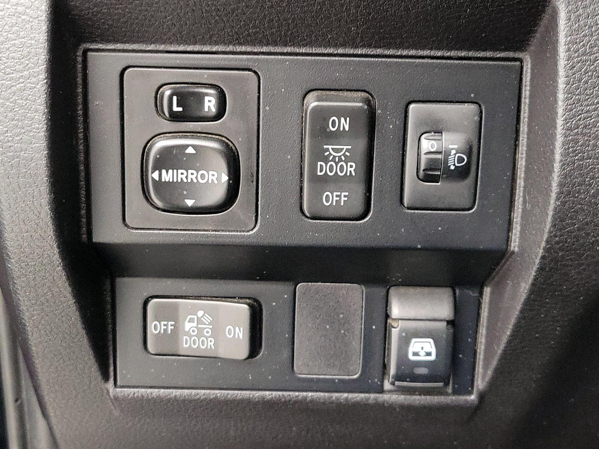 Thumbnail: 2015 Toyota Tundra - 13