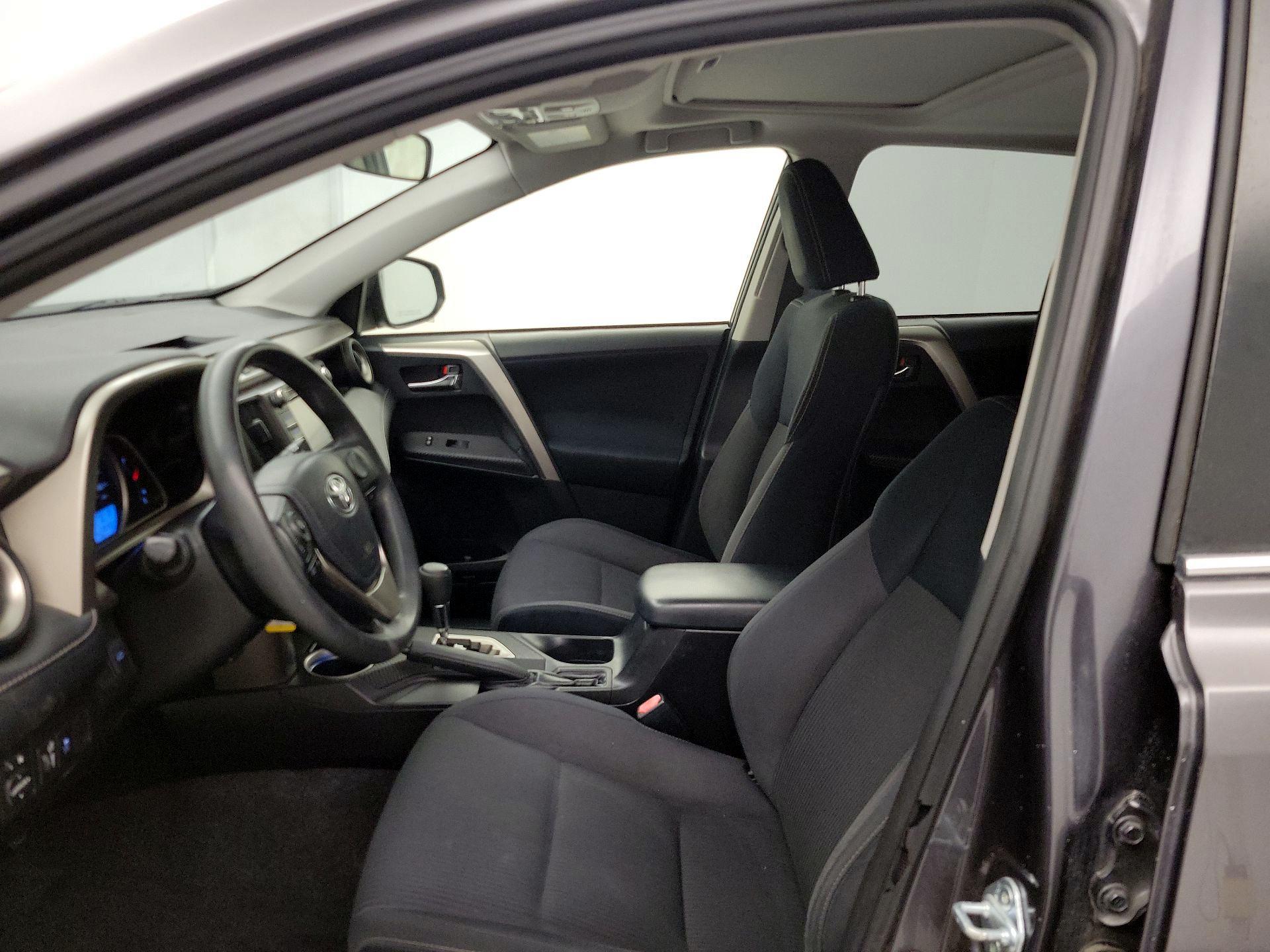 Thumbnail: 2015 Toyota RAV4 - 11