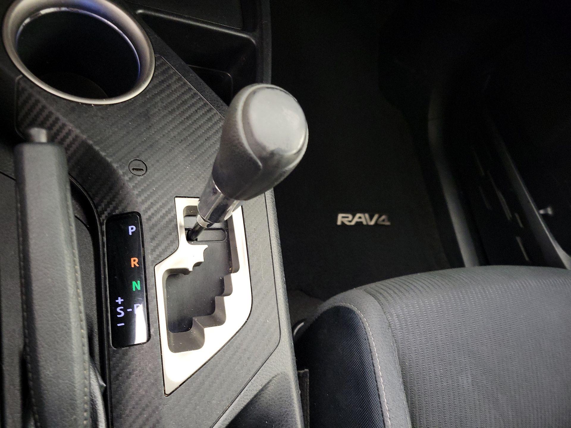 Thumbnail: 2015 Toyota RAV4 - 17