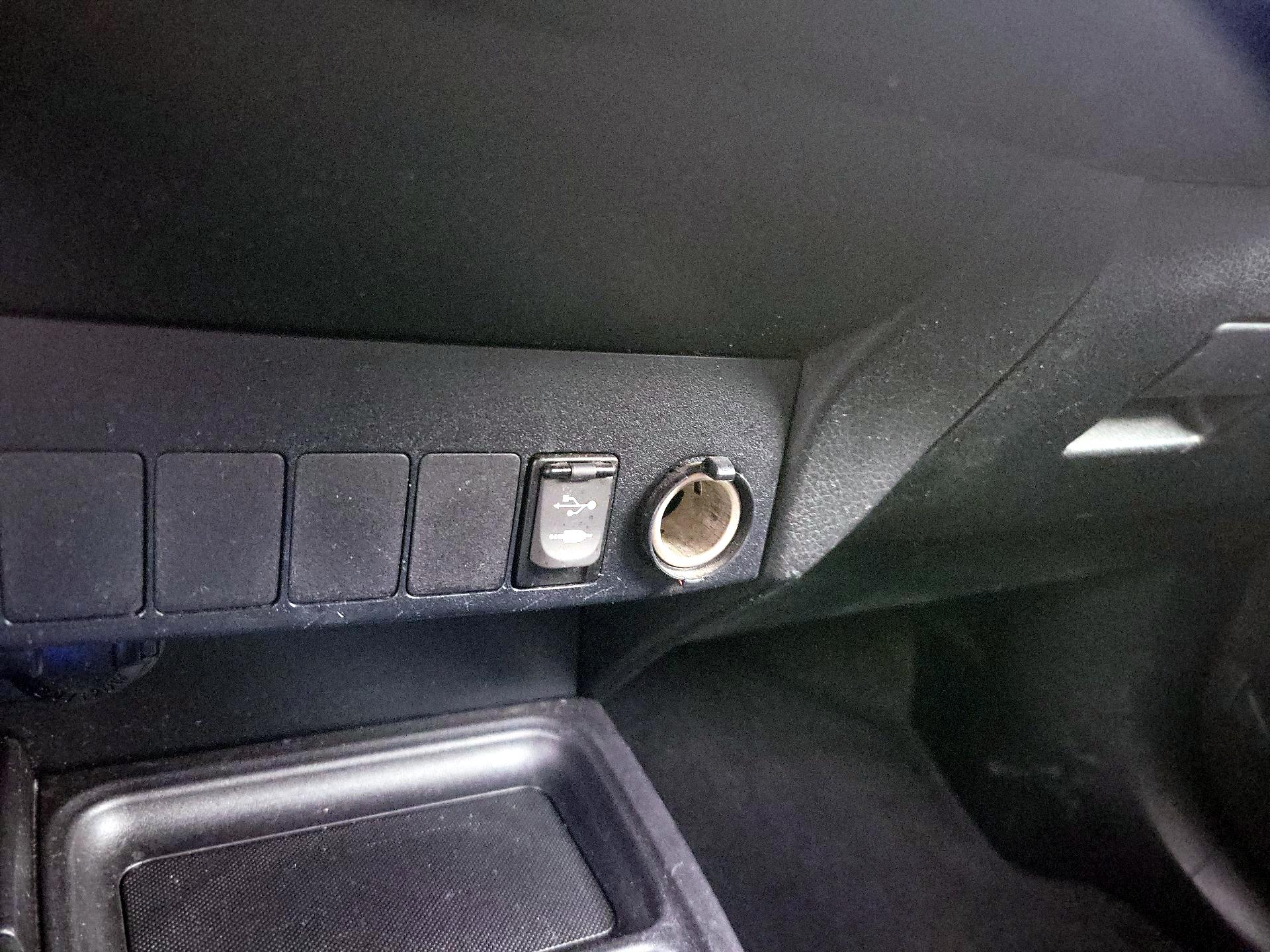 Thumbnail: 2015 Toyota RAV4 - 18