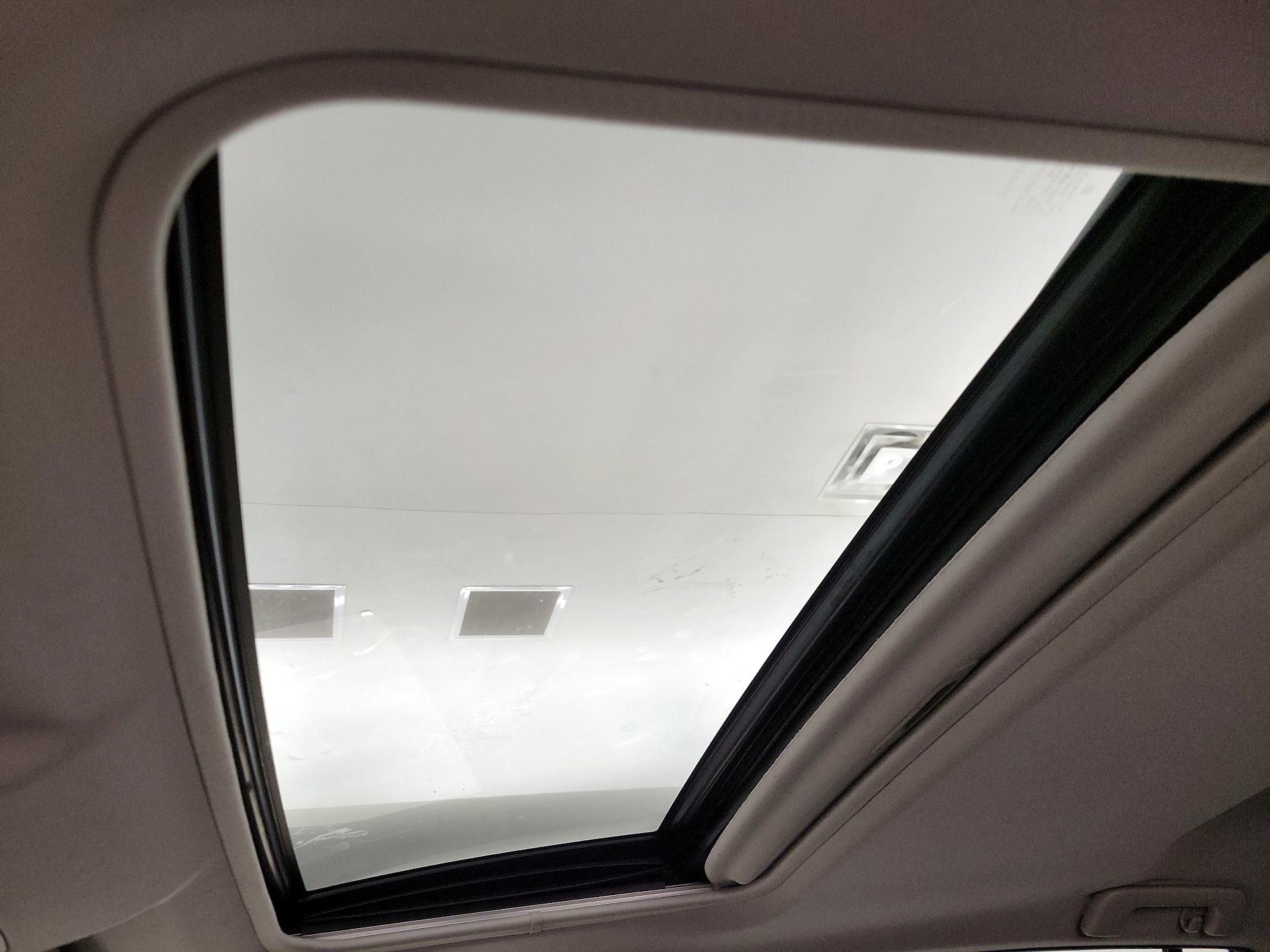 Thumbnail: 2015 Toyota RAV4 - 19