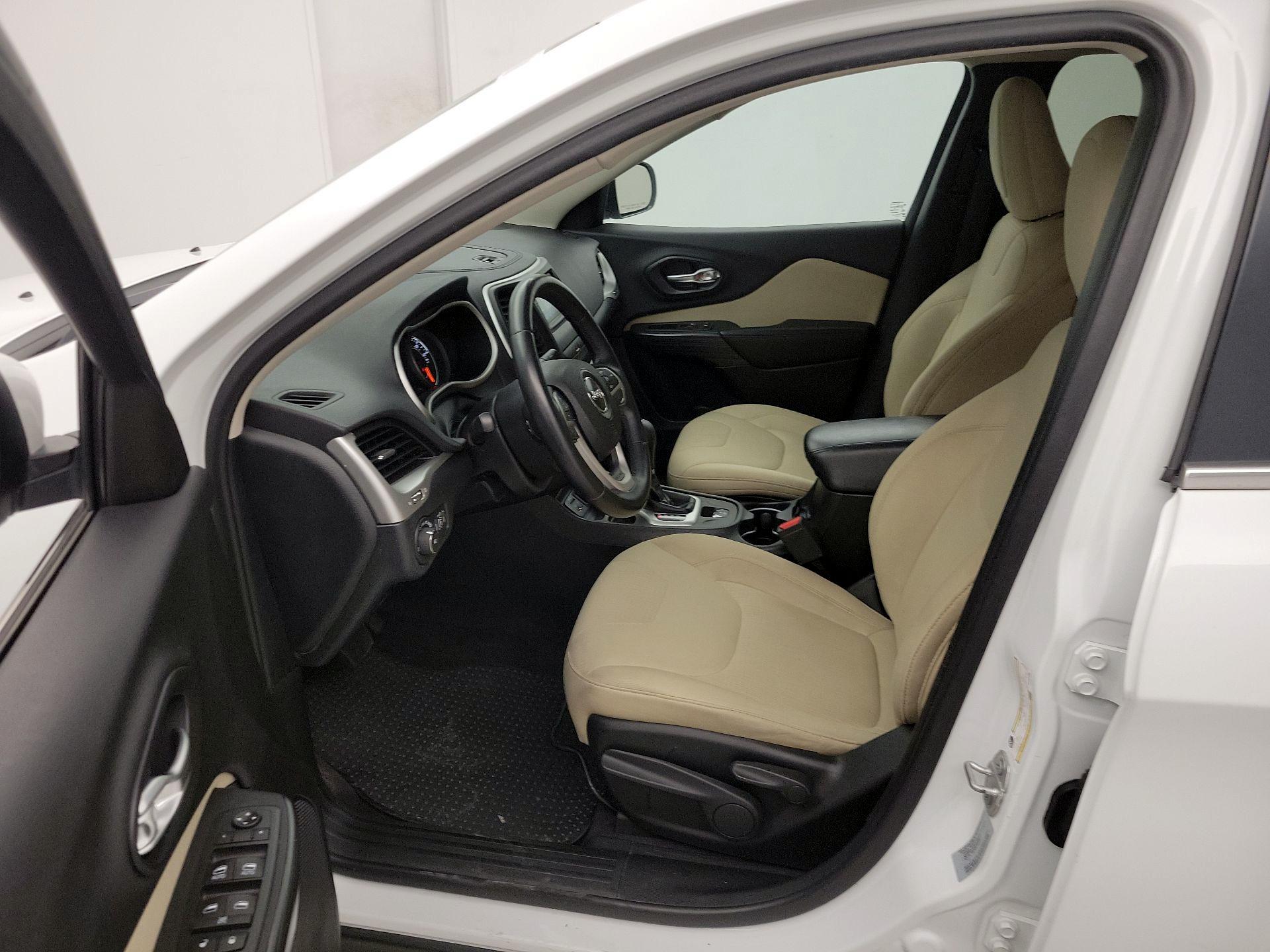 Thumbnail: 2016 Jeep Cherokee - 11