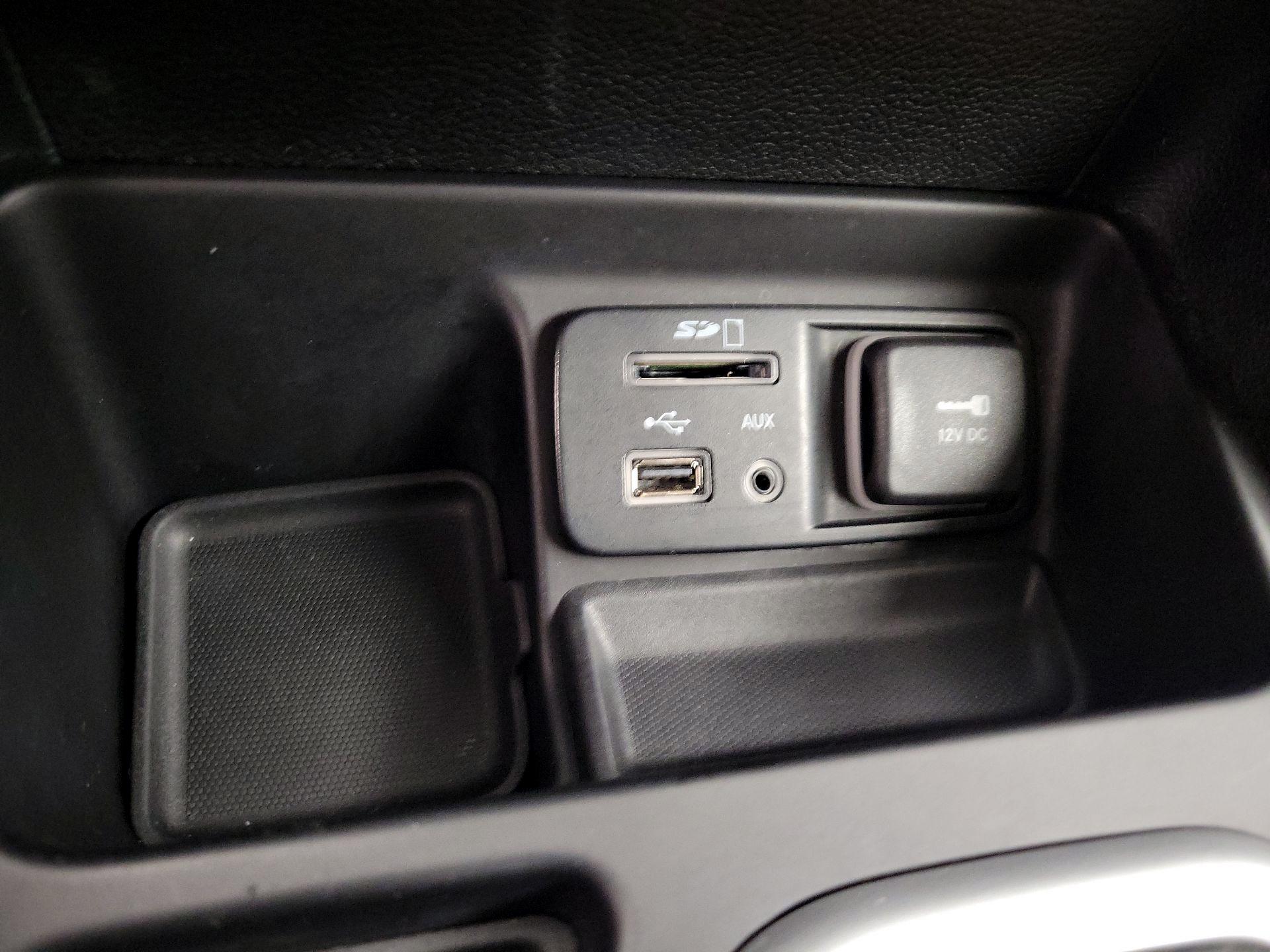 Thumbnail: 2016 Jeep Cherokee - 18