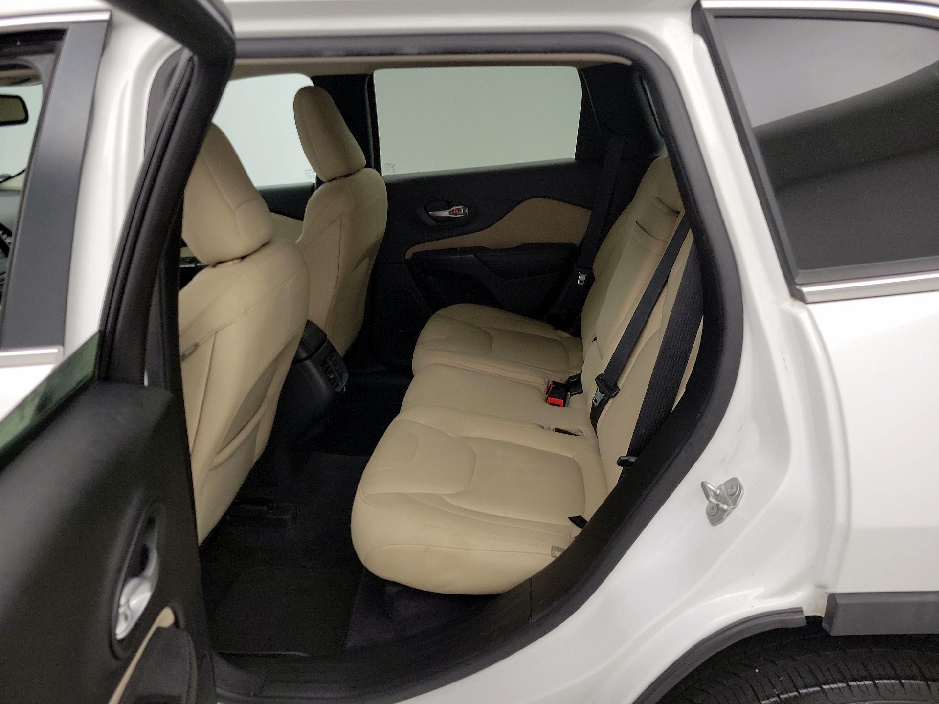 Thumbnail: 2016 Jeep Cherokee - 19