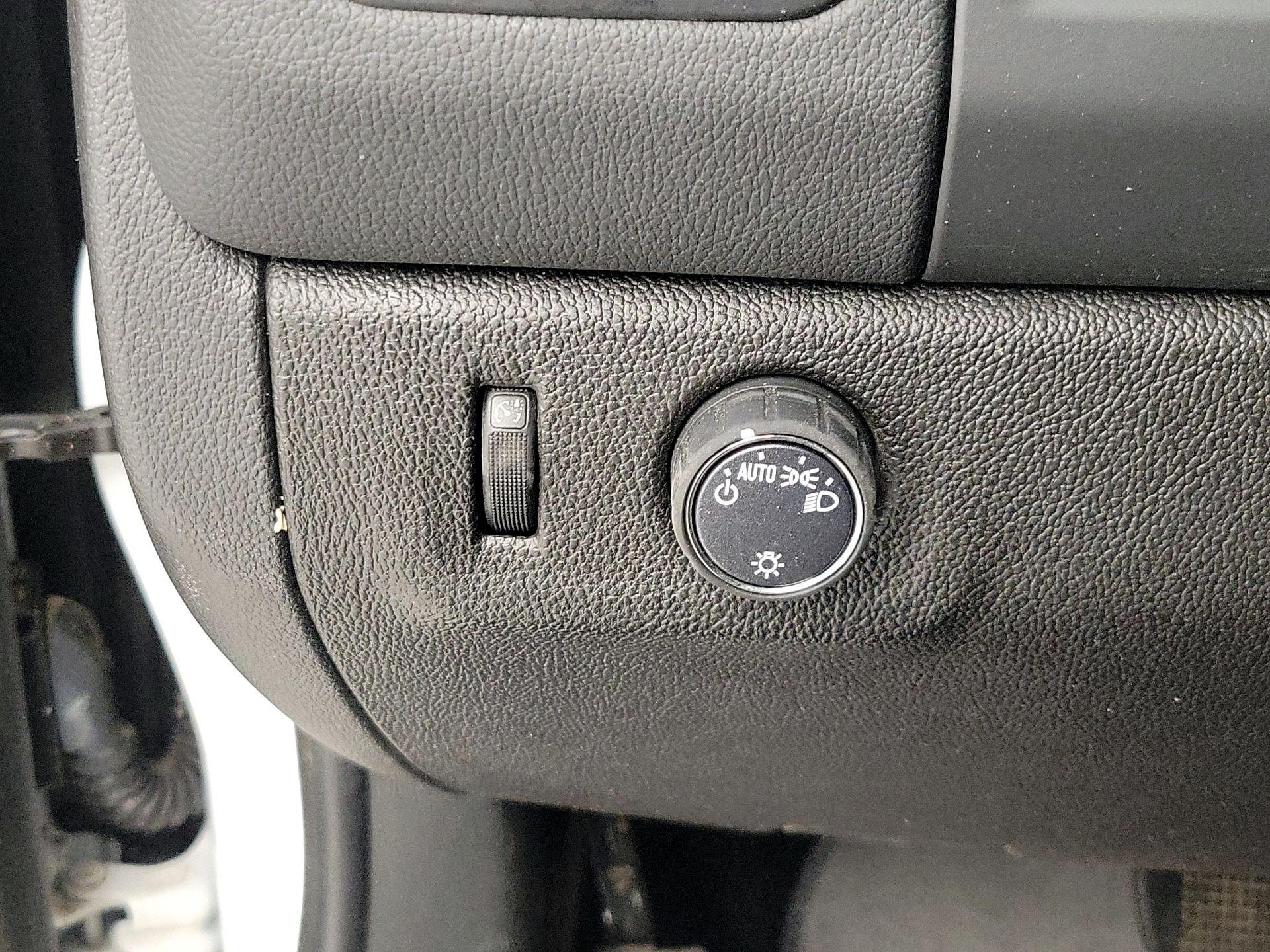 Thumbnail: 2022 Chevrolet Colorado - 13