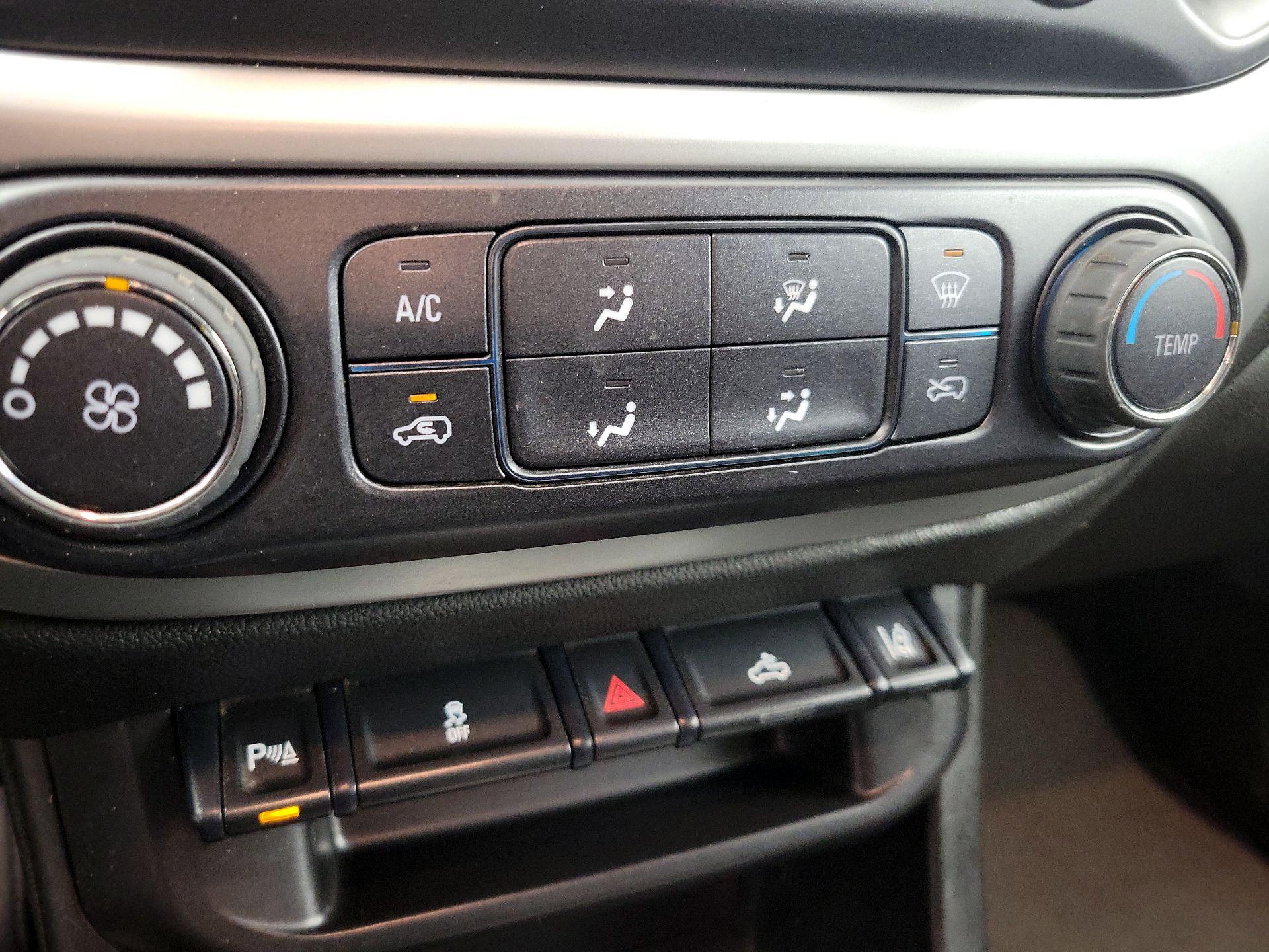 Thumbnail: 2022 Chevrolet Colorado - 16