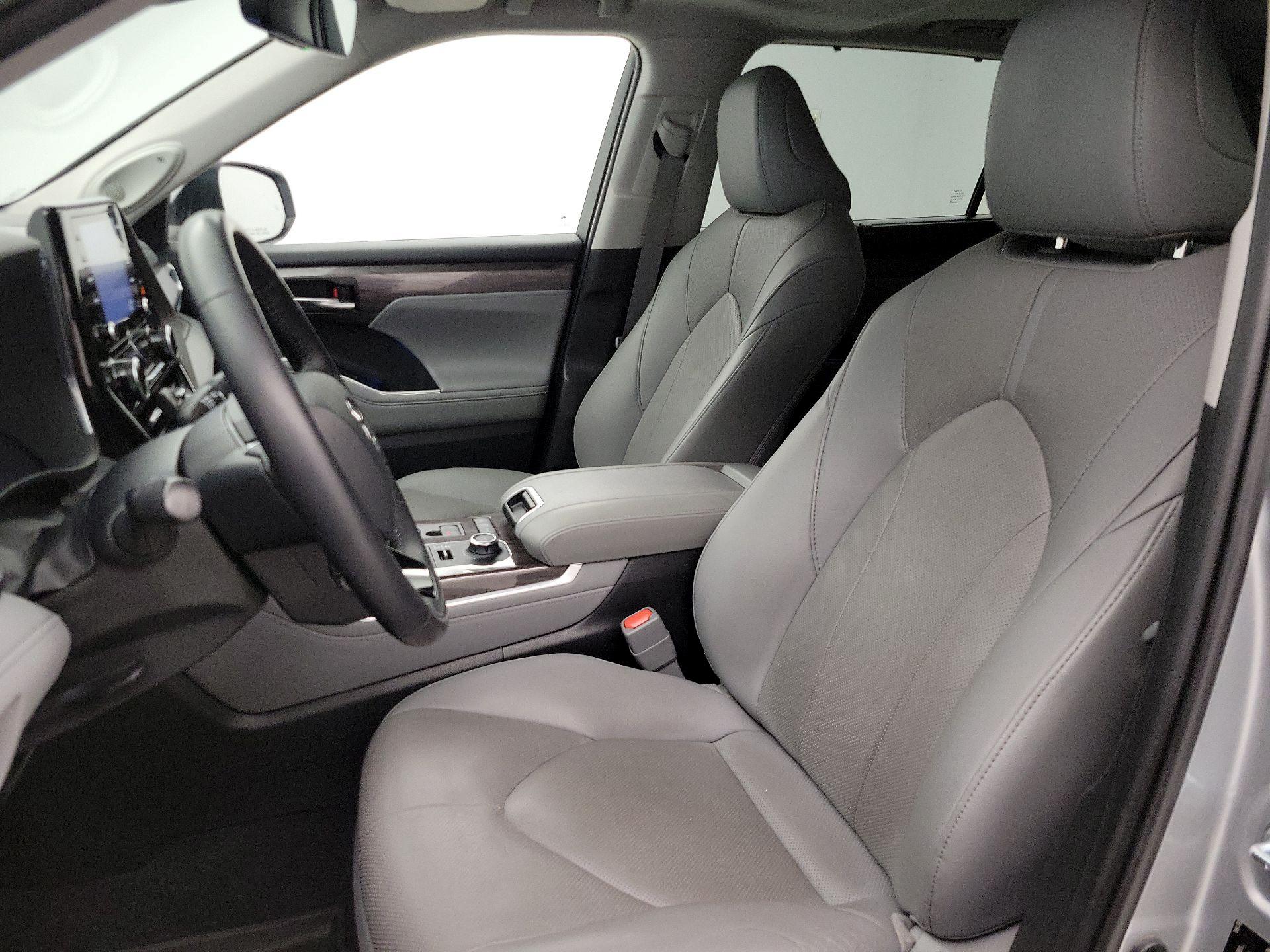 Thumbnail: 2020 Toyota Highlander - 11