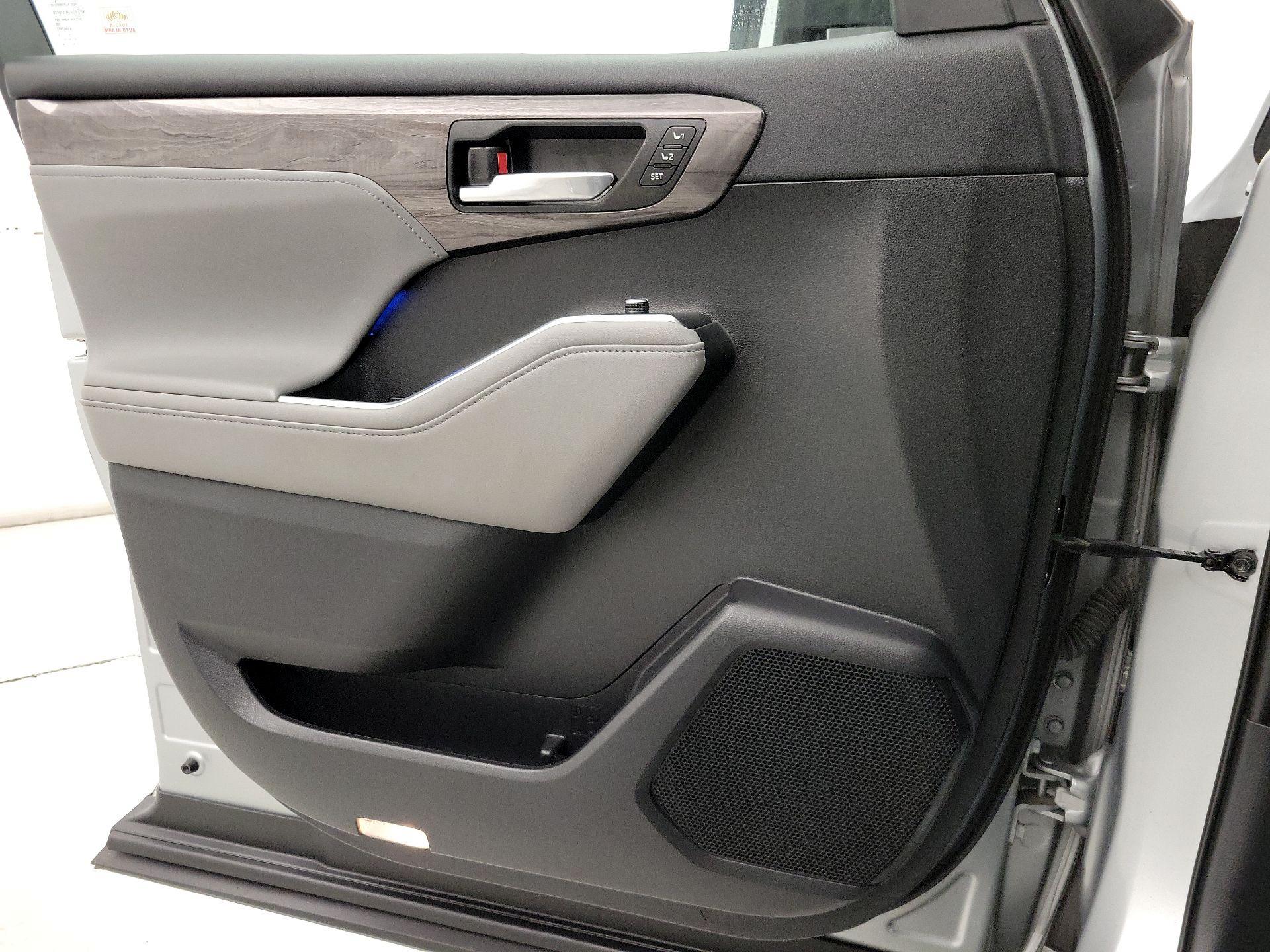 Thumbnail: 2020 Toyota Highlander - 12