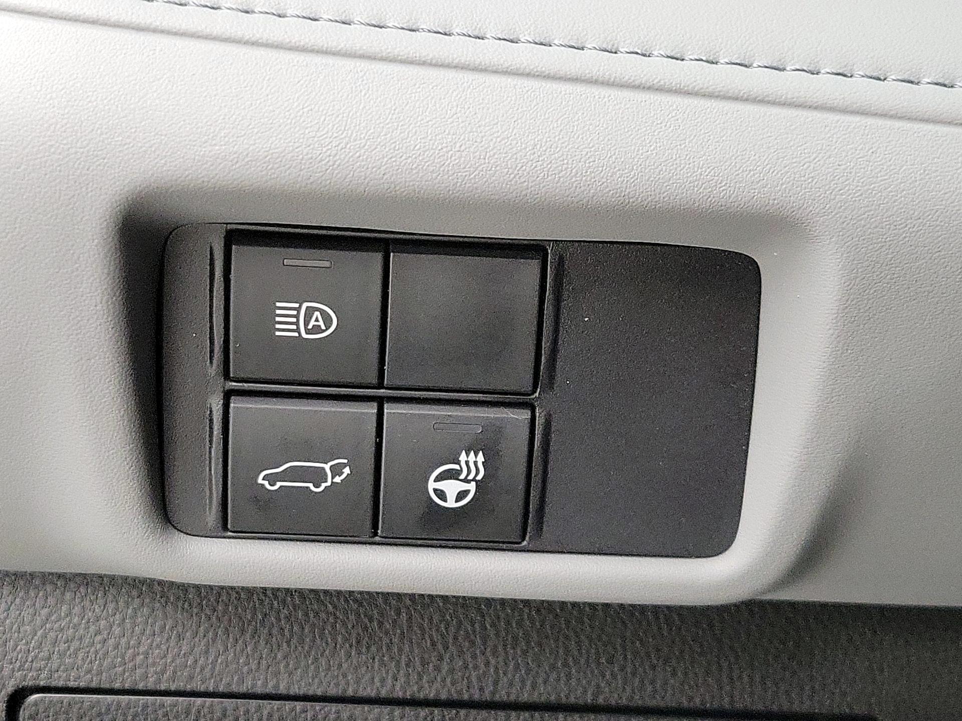 Thumbnail: 2020 Toyota Highlander - 13