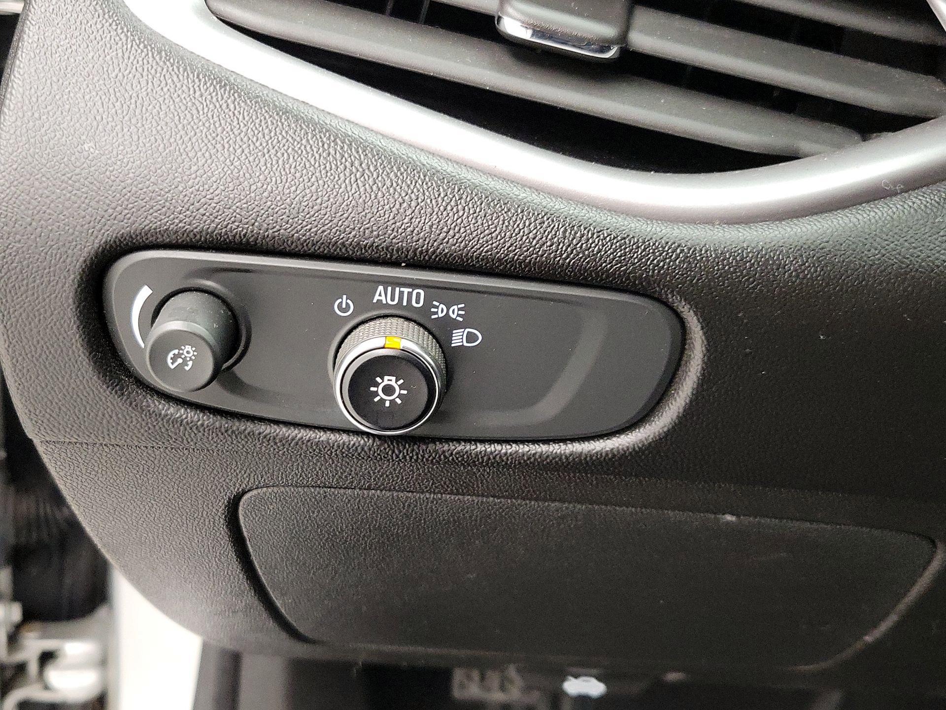 Thumbnail: 2021 Chevrolet Malibu - 13