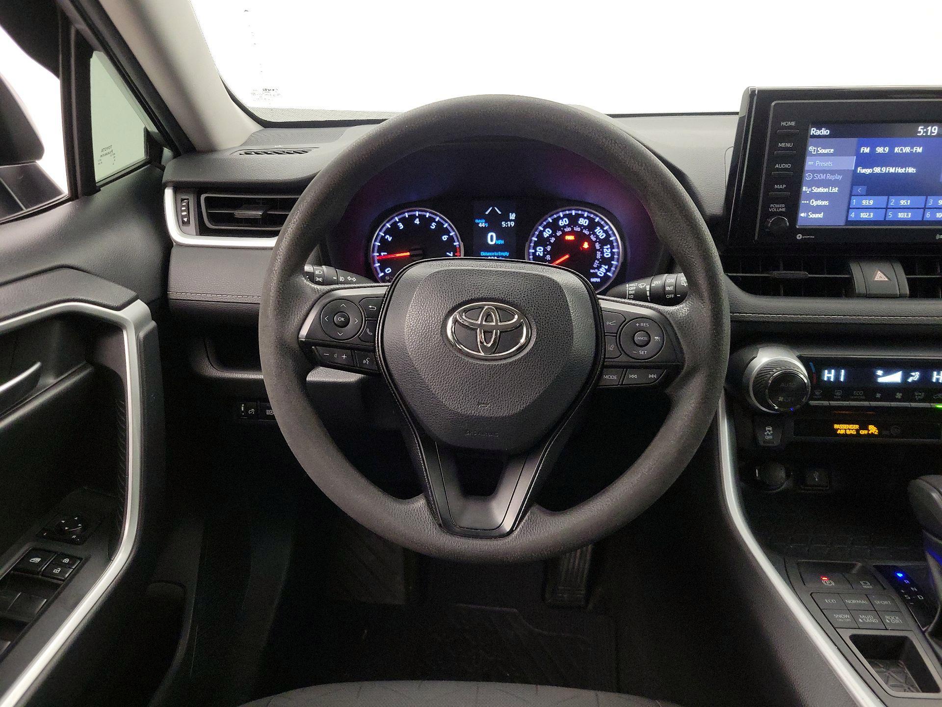 Thumbnail: 2020 Toyota RAV4 - 10