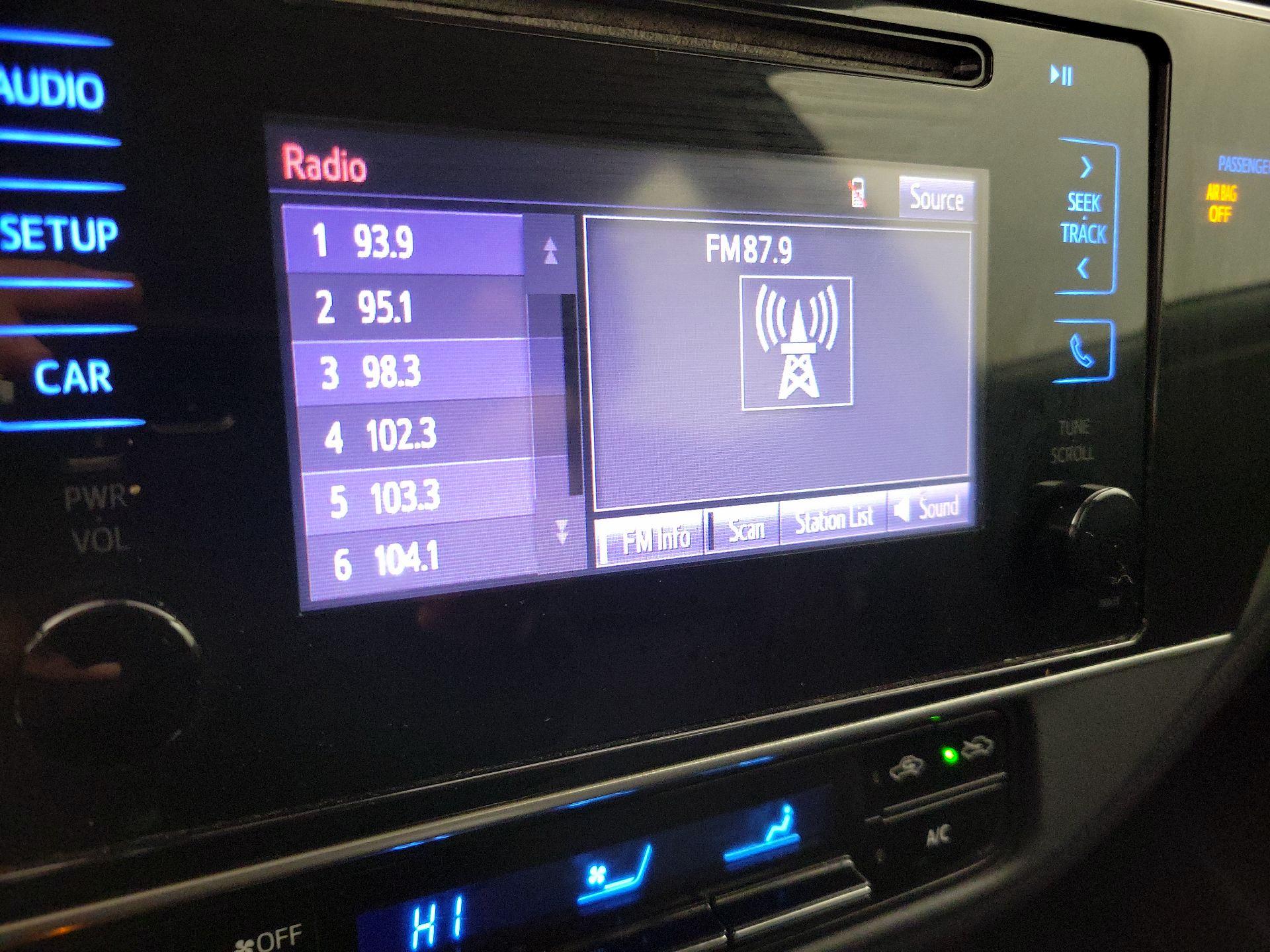 Thumbnail: 2018 Toyota Corolla - 15