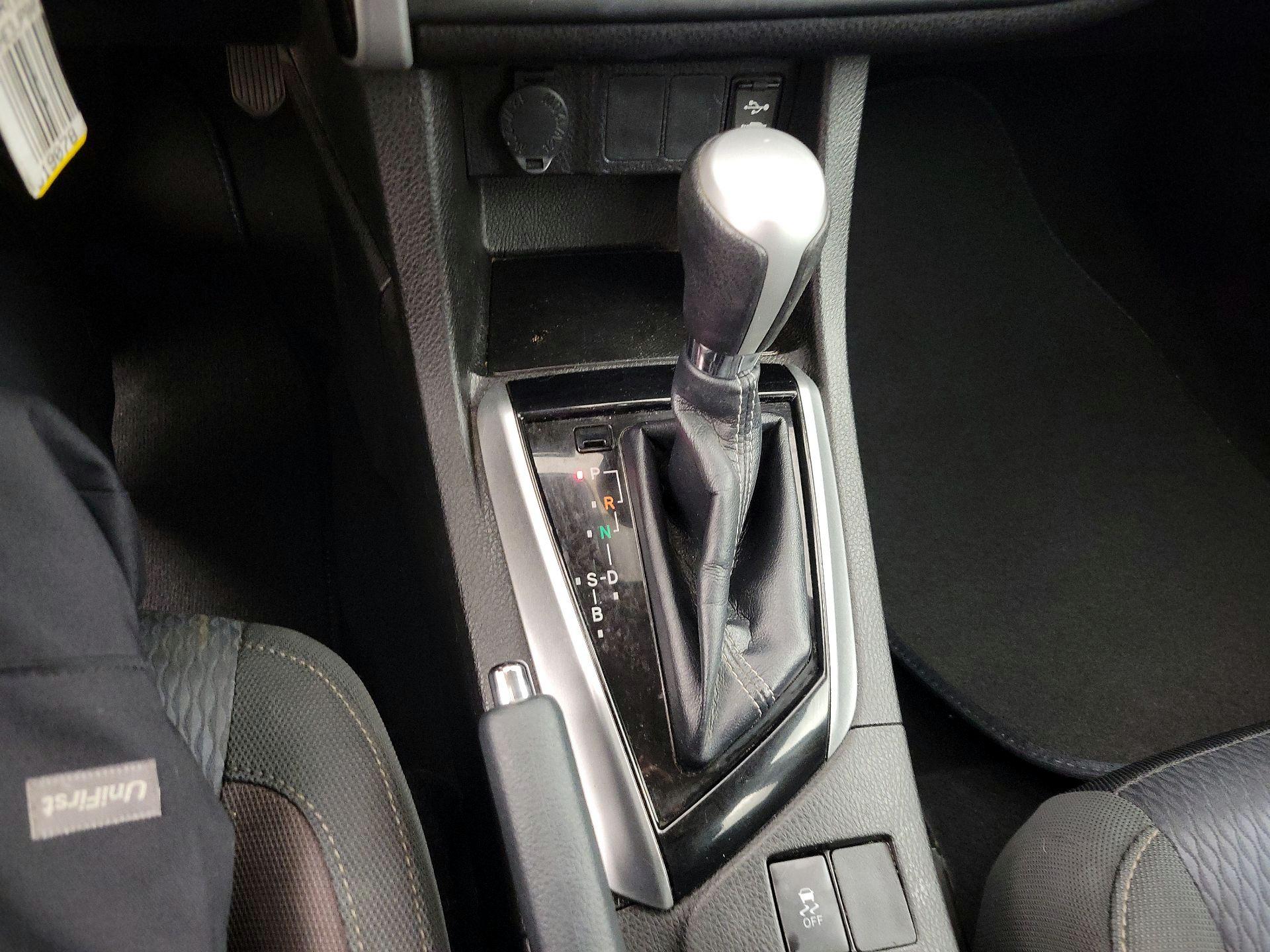 Thumbnail: 2018 Toyota Corolla - 17