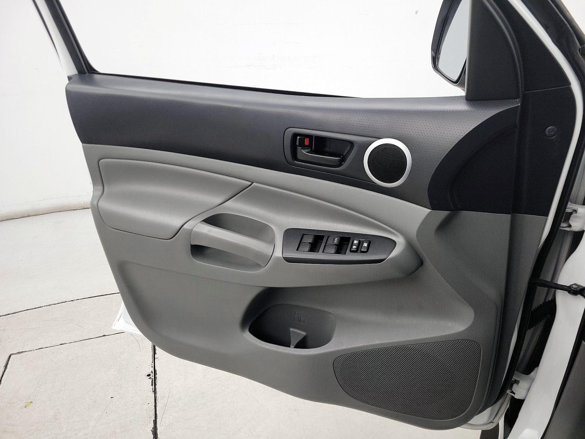 Thumbnail: 2015 Toyota Tacoma - 12